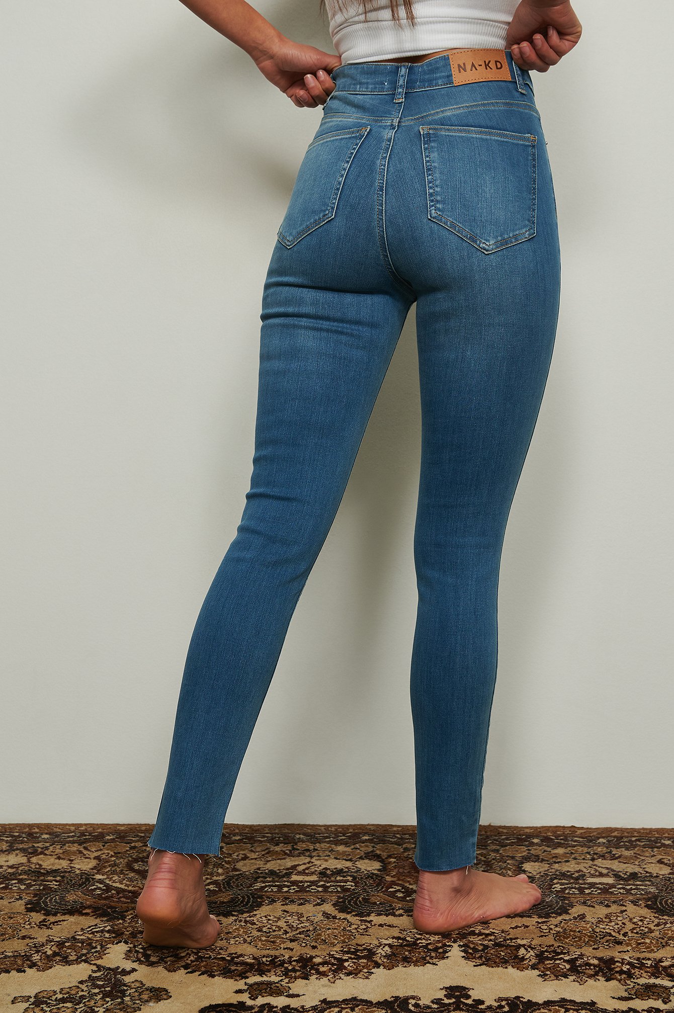 Mid Blue Økologiske skinny højtaljede jeans med rå hem