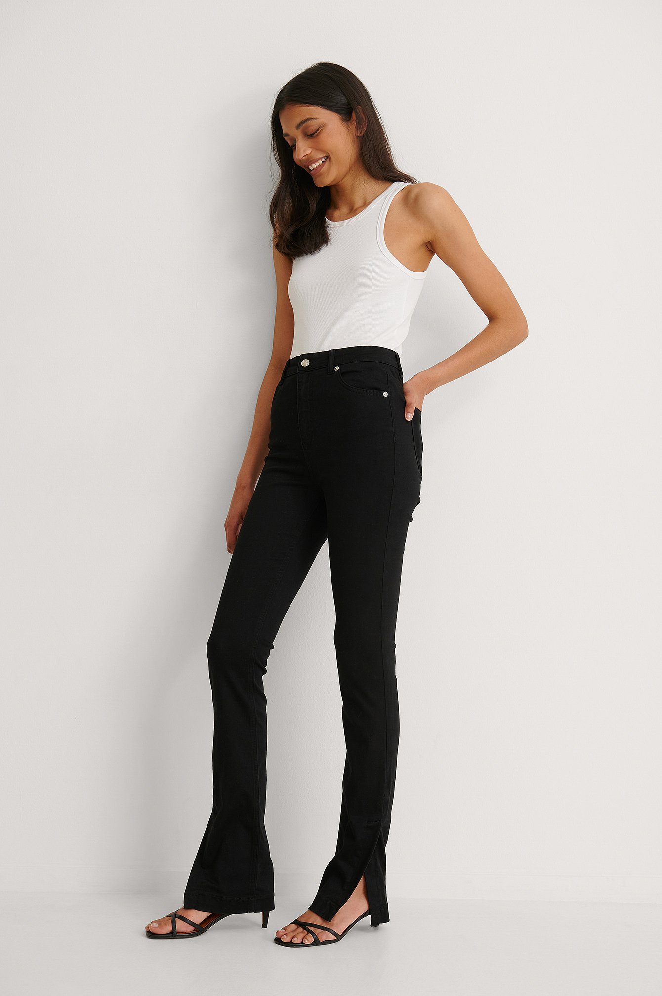 Skinny jeans met split aan de zijkant hoge taille Zwart | NA-KD