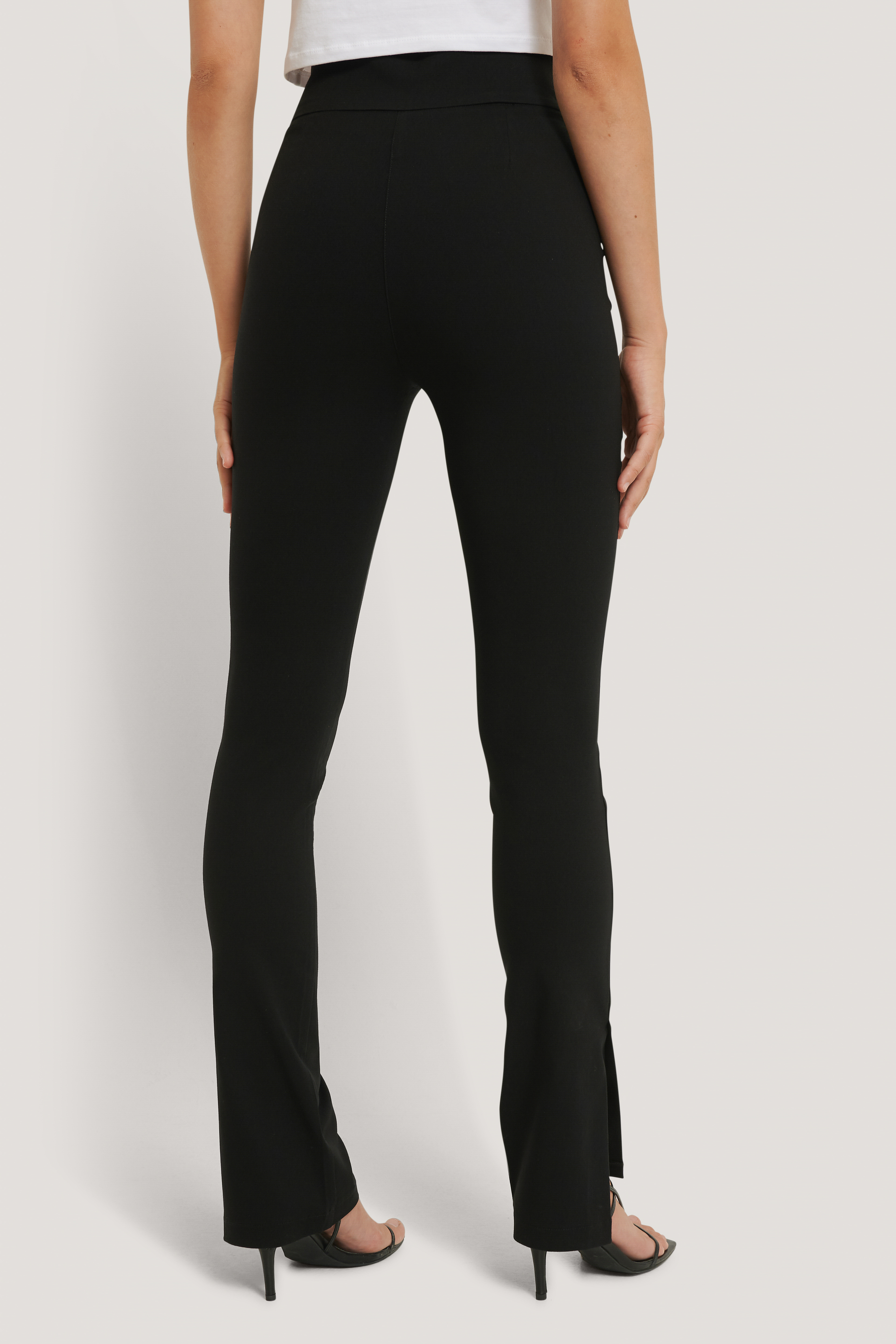 Damen Bekleidung Hosen und Chinos Hose mit gerader Passform NA-KD Synthetik Trend Schmal geschnittene Super Stretch Hose in Grau 