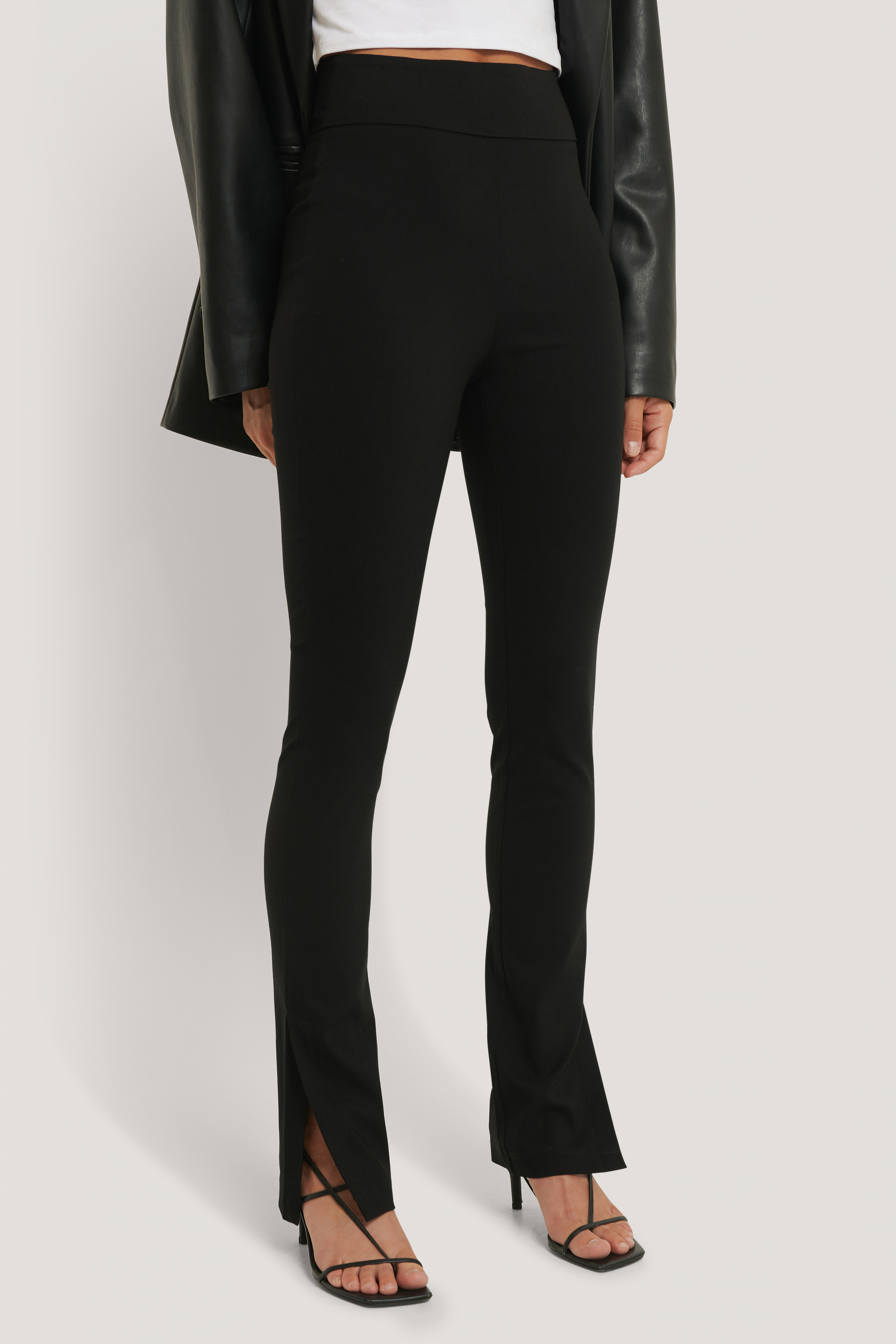 NA-KD Vastgebonden broek zwart casual uitstraling Mode Broeken Vastgebonden broeken 