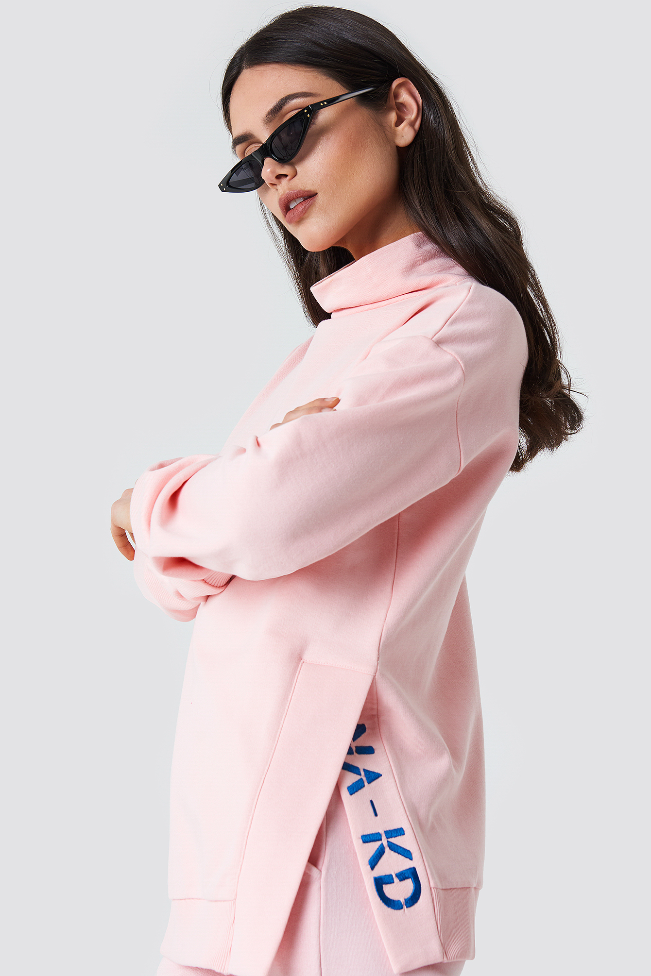 Slit Embroidery Sweatshirt Light Pink