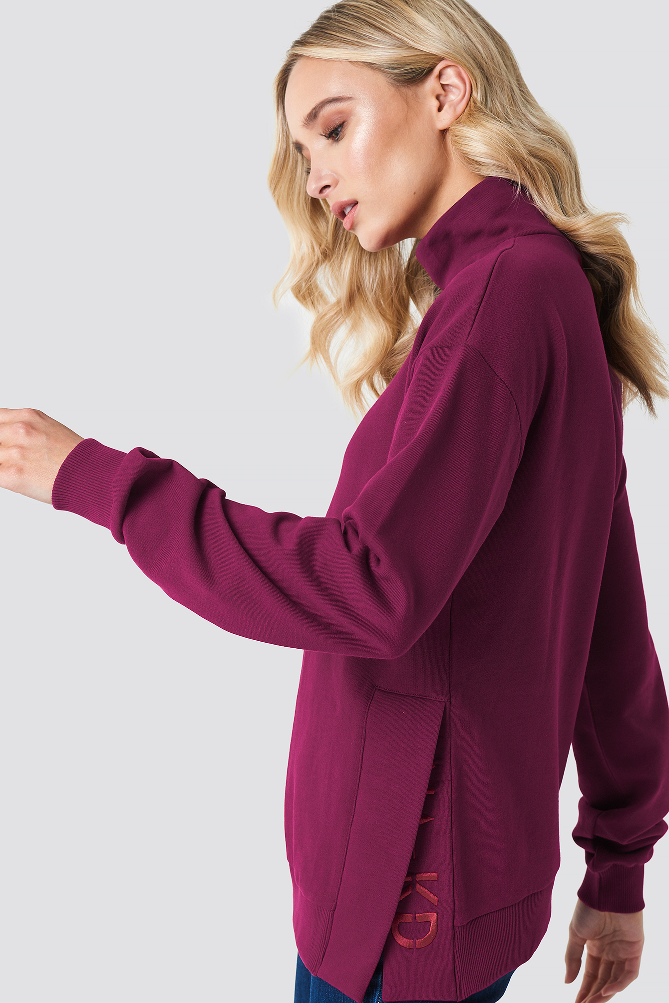 Slit Embroidery Sweatshirt Burgundy