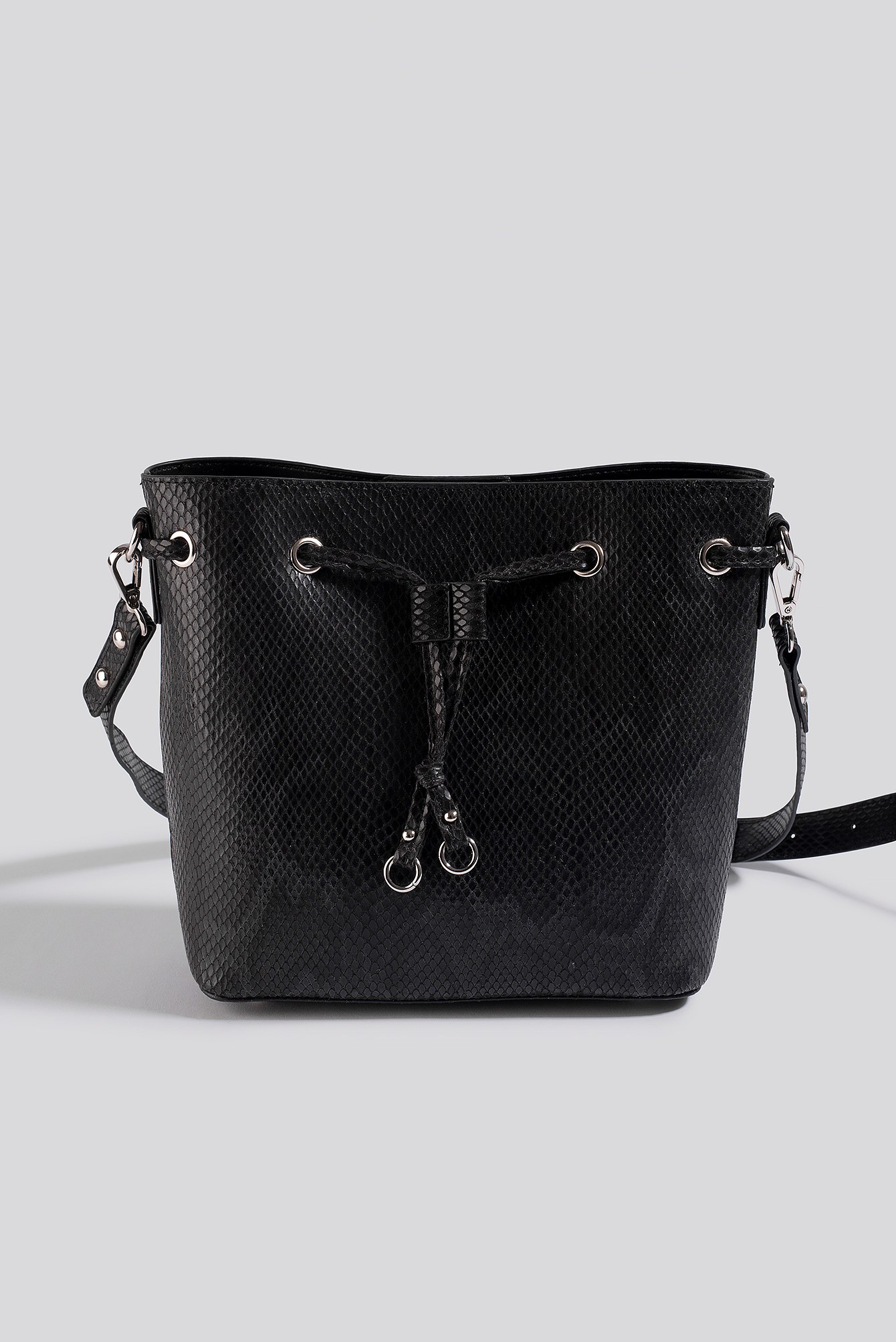 Snake Bucket Bag Black