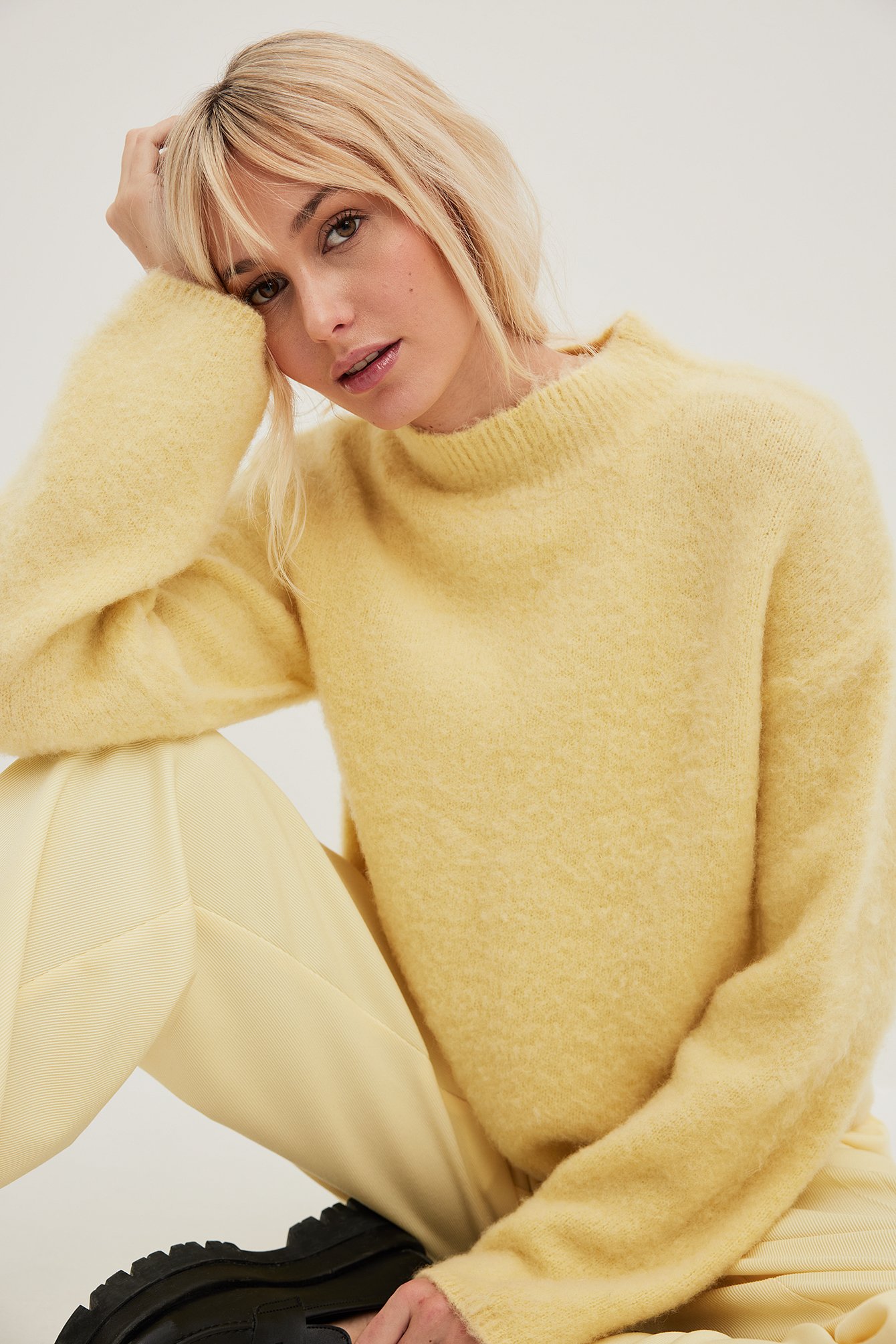Isolere pære tøffel Blød strikket sweater Gul | NA-KD