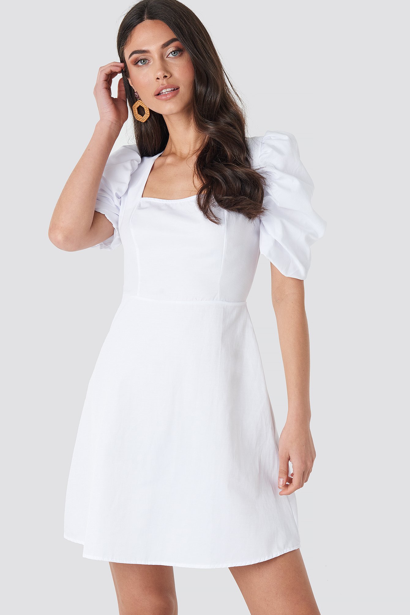 white dress puffy sleeves