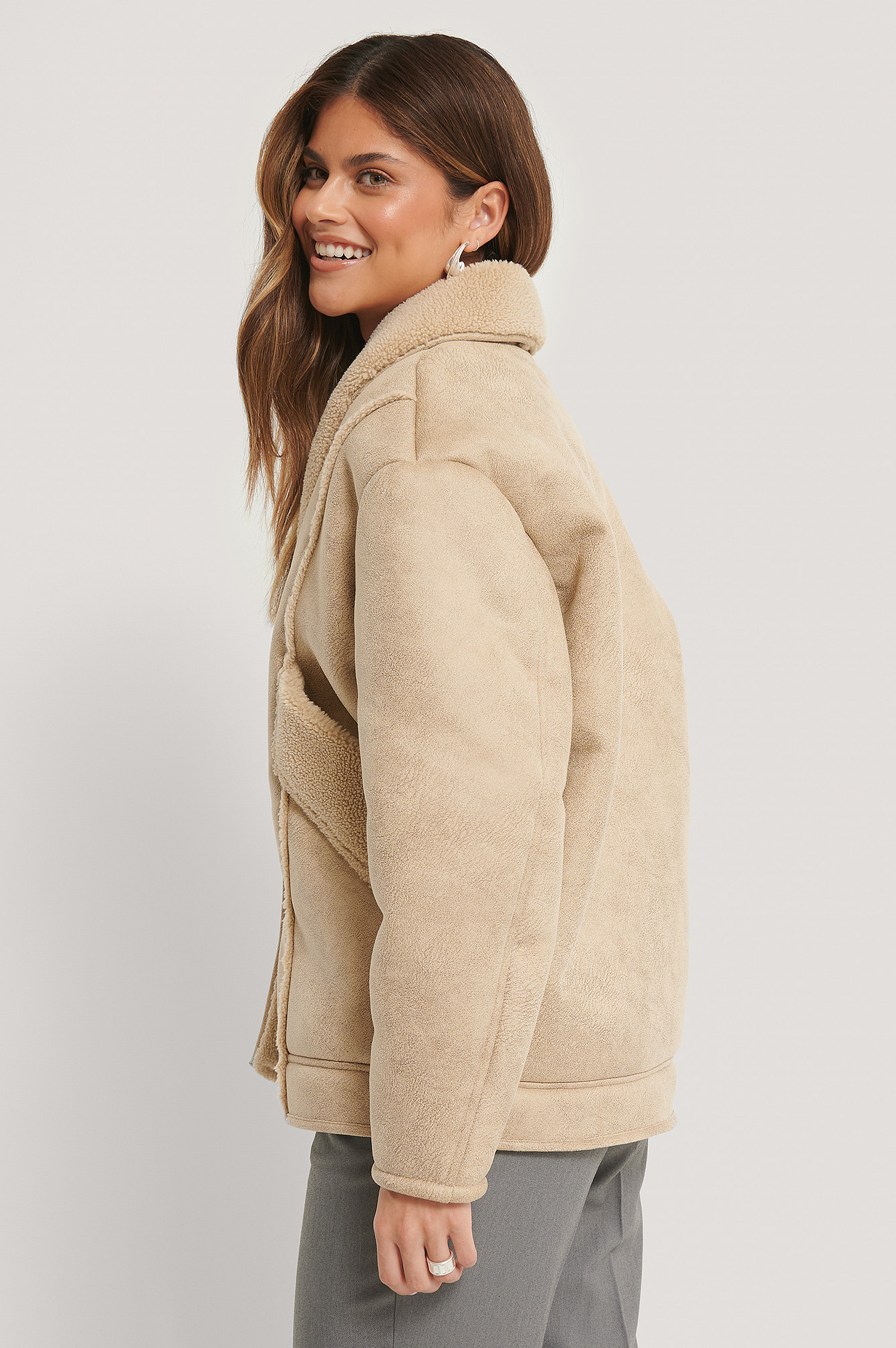 STÉPHANIE DURANT X NA-KD Slanted Pocket Suede Jacket Beige