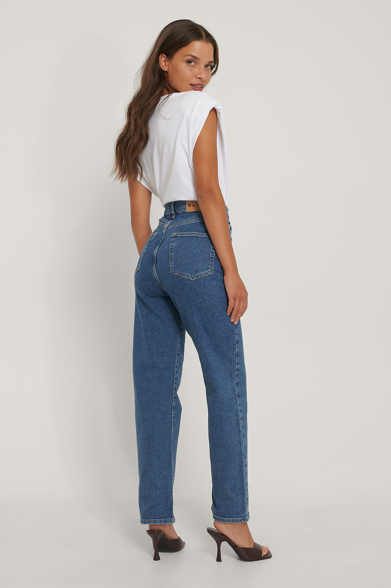Organische gerade geschnittene Jeans mit hoher Taille Blau | na-kd.com