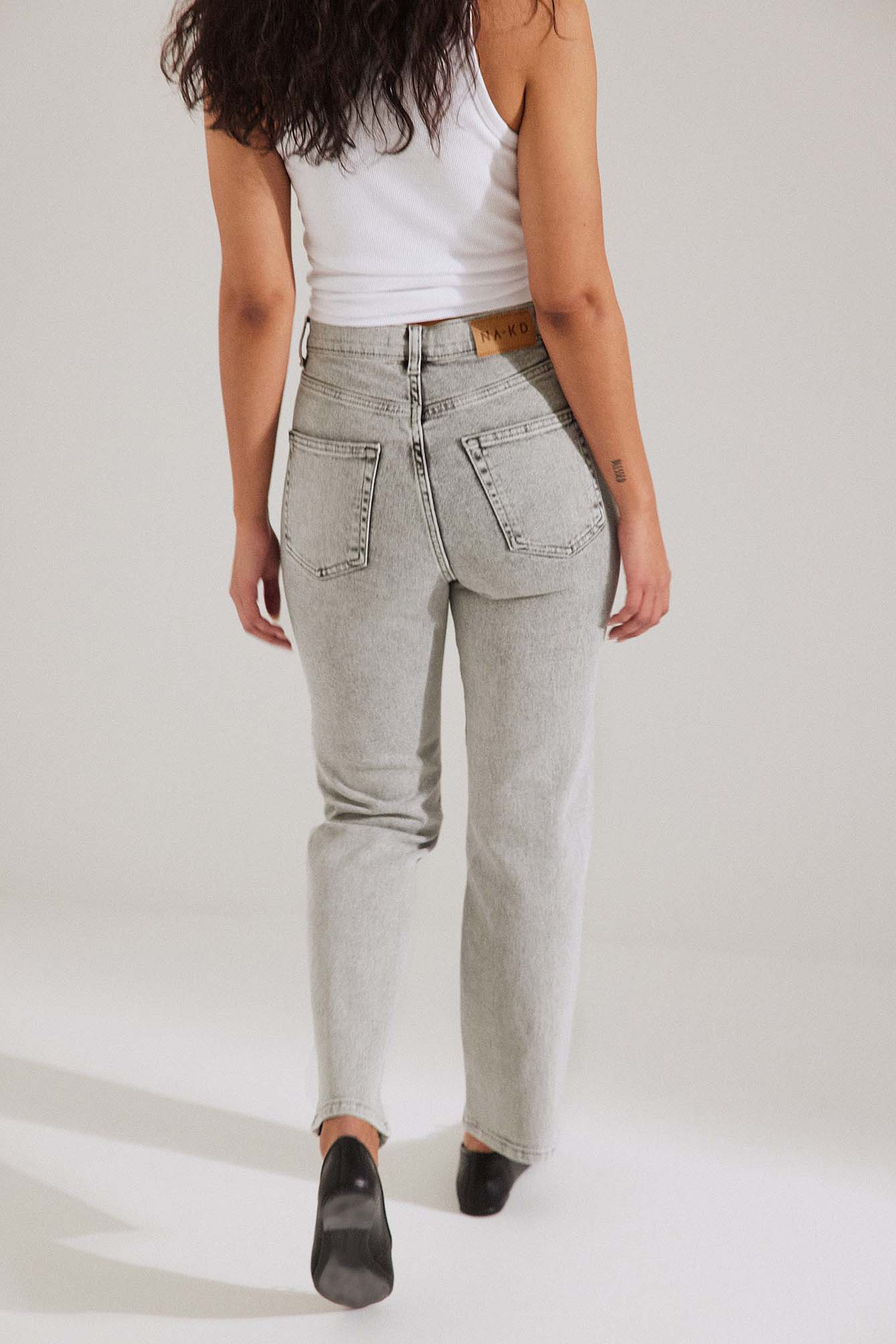 enkel galop iets Rechte jeans met hoge taille Grijs | NA-KD