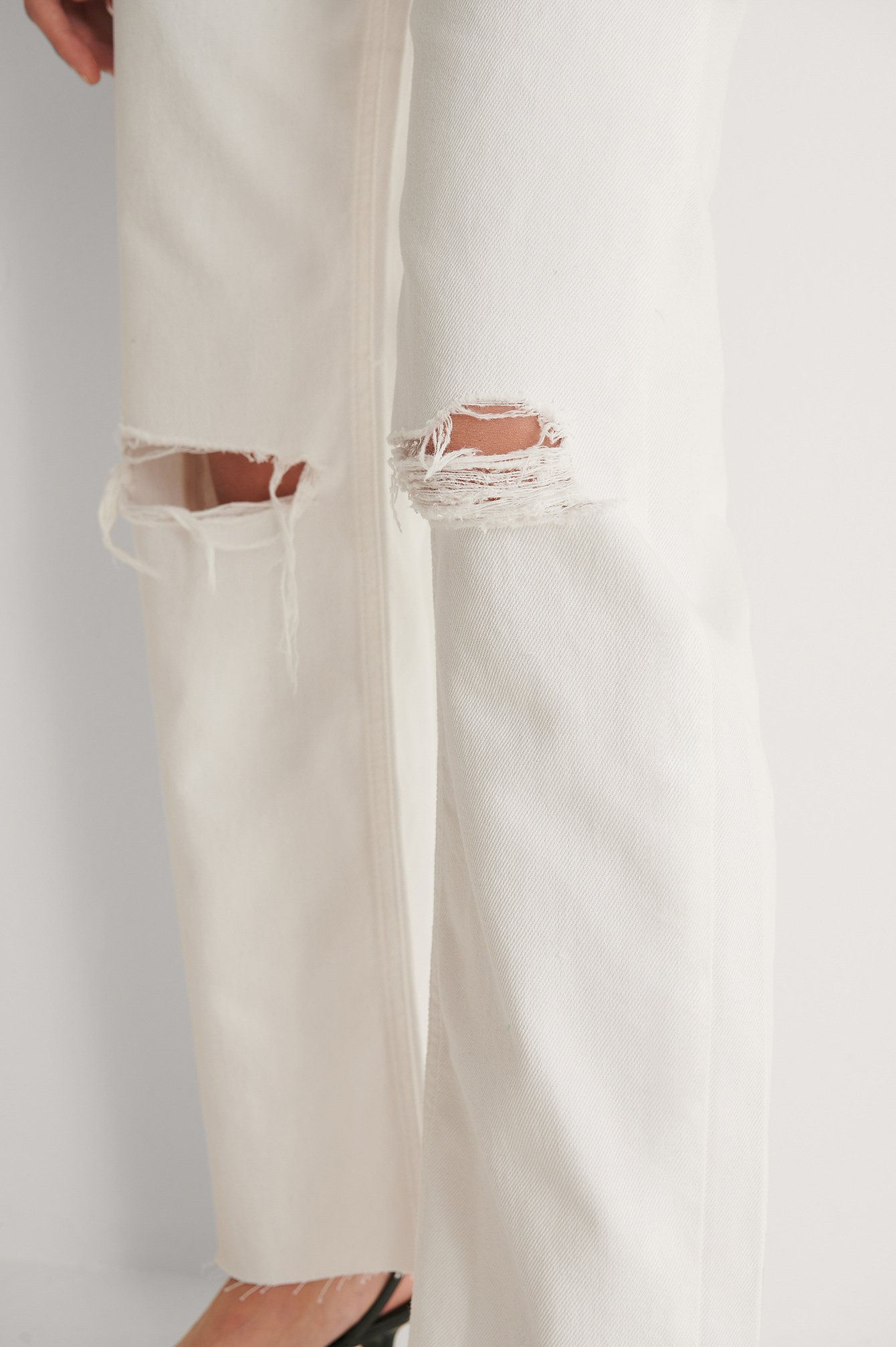 White Organische hochgeschnittene gerade Jeans in Destroyed-Optik