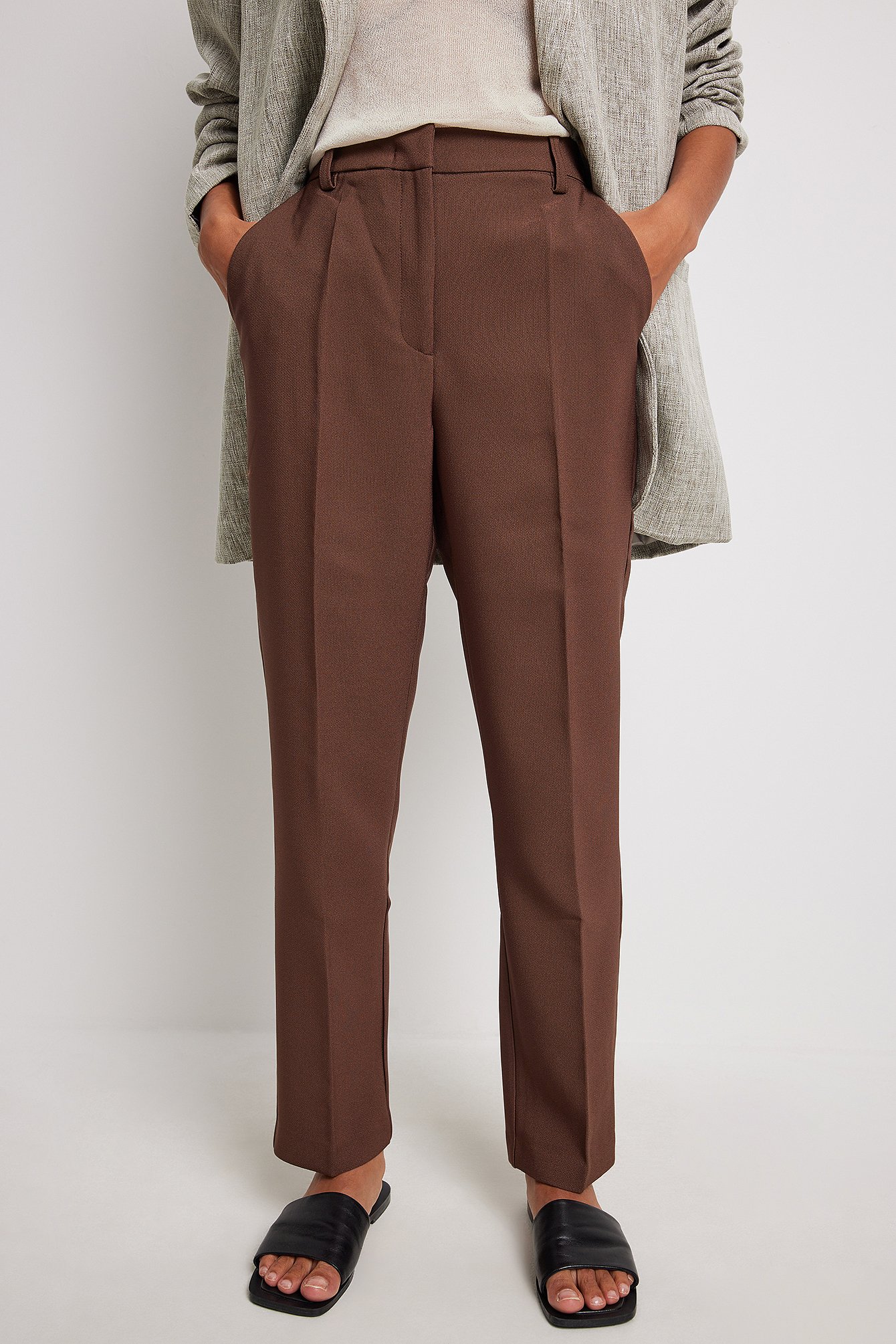 Brown Pantalón de traje recto de talle medio reciclado
