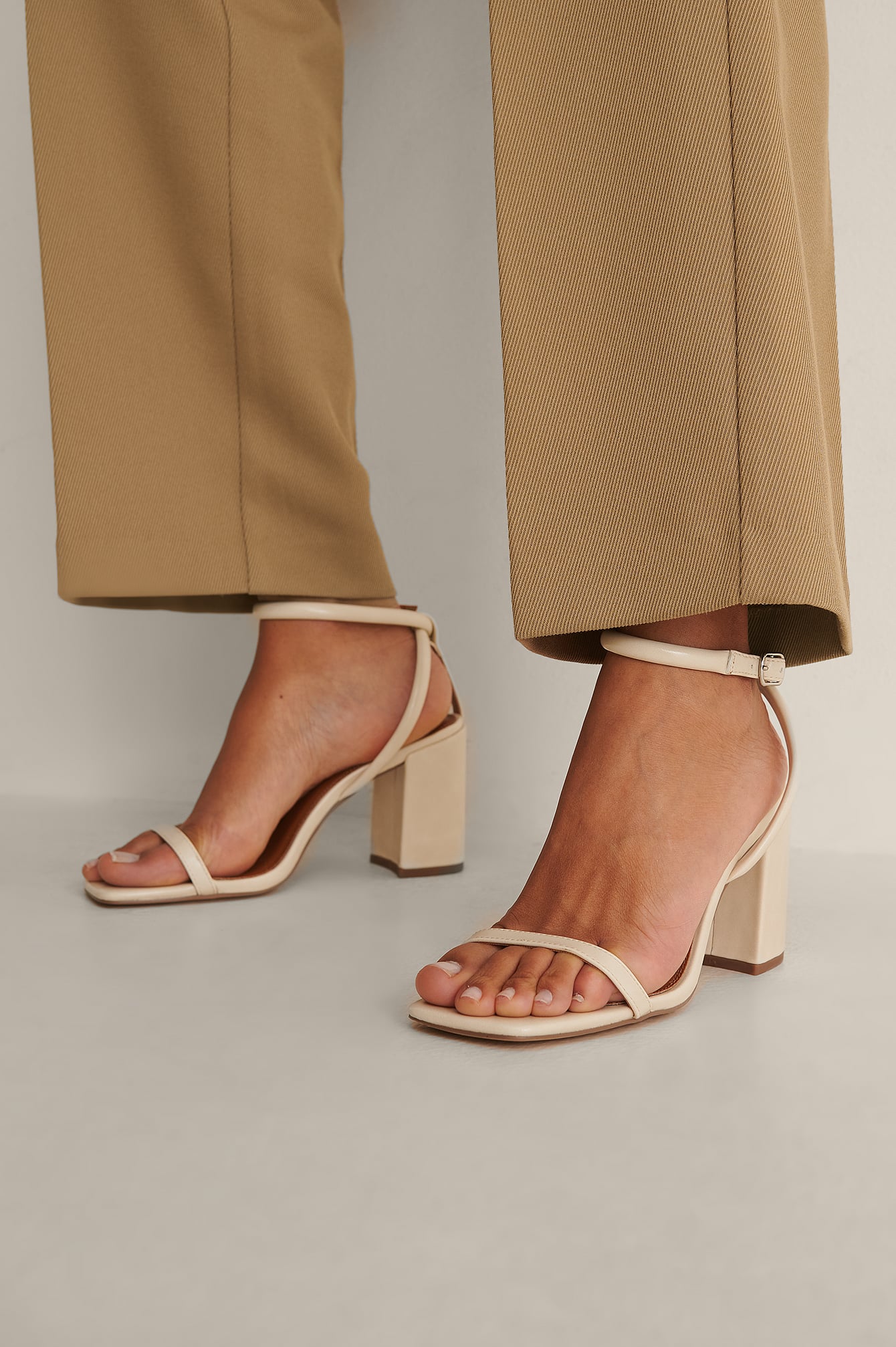 Strappy Ankle Block Heeled Sandals 