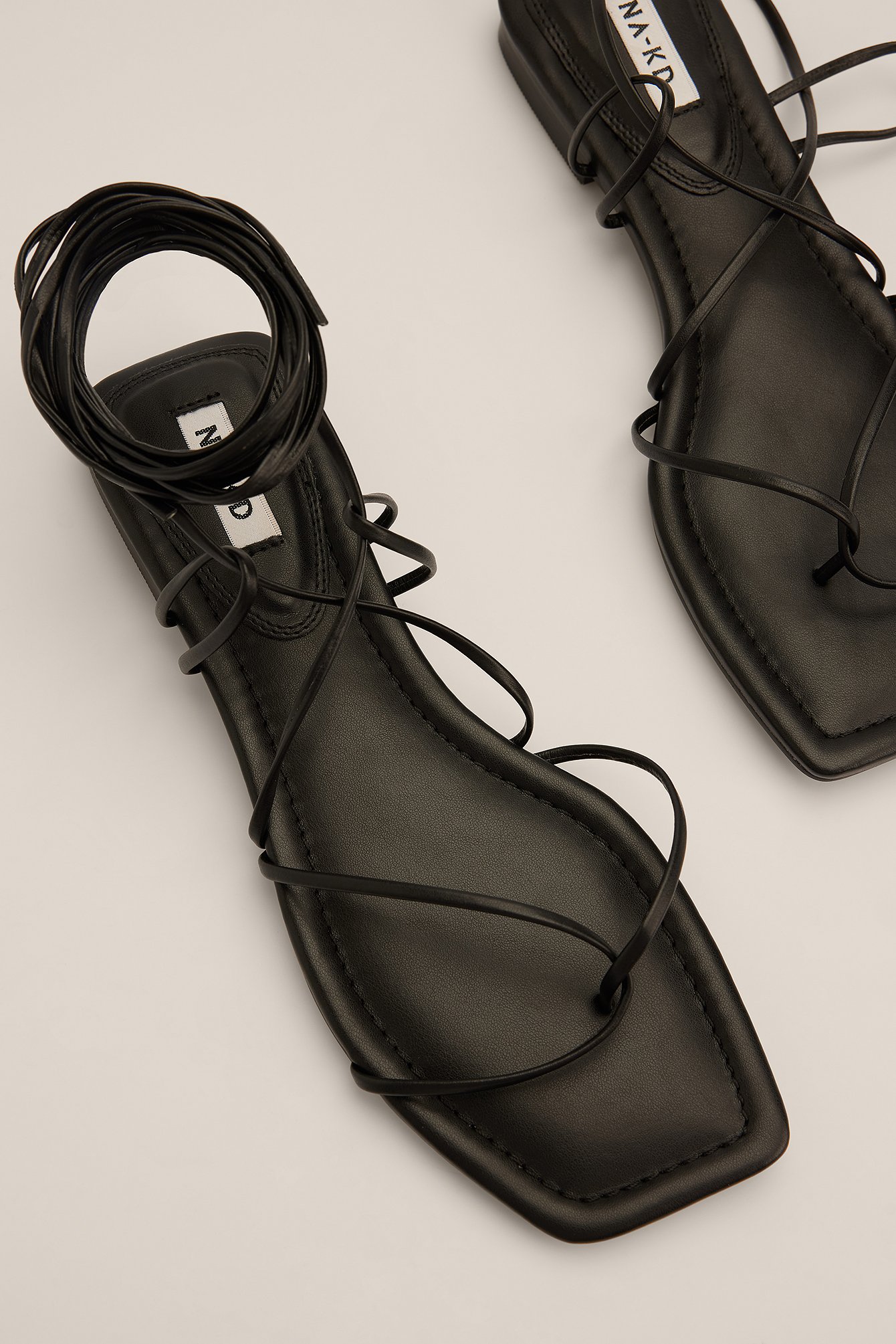 Black Płaskie buty z paskami na kostce