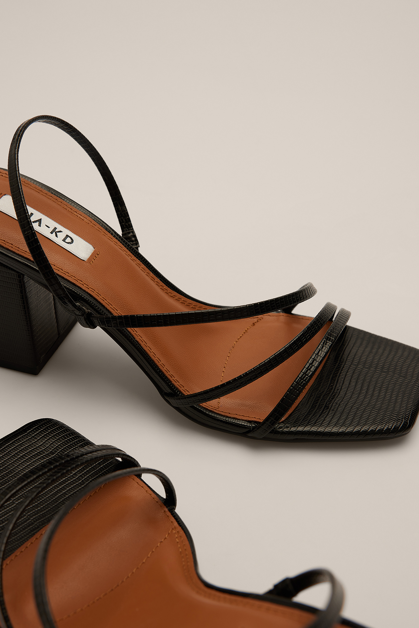 Sandalen met hak voor een elegante uitstraling | NA-KD