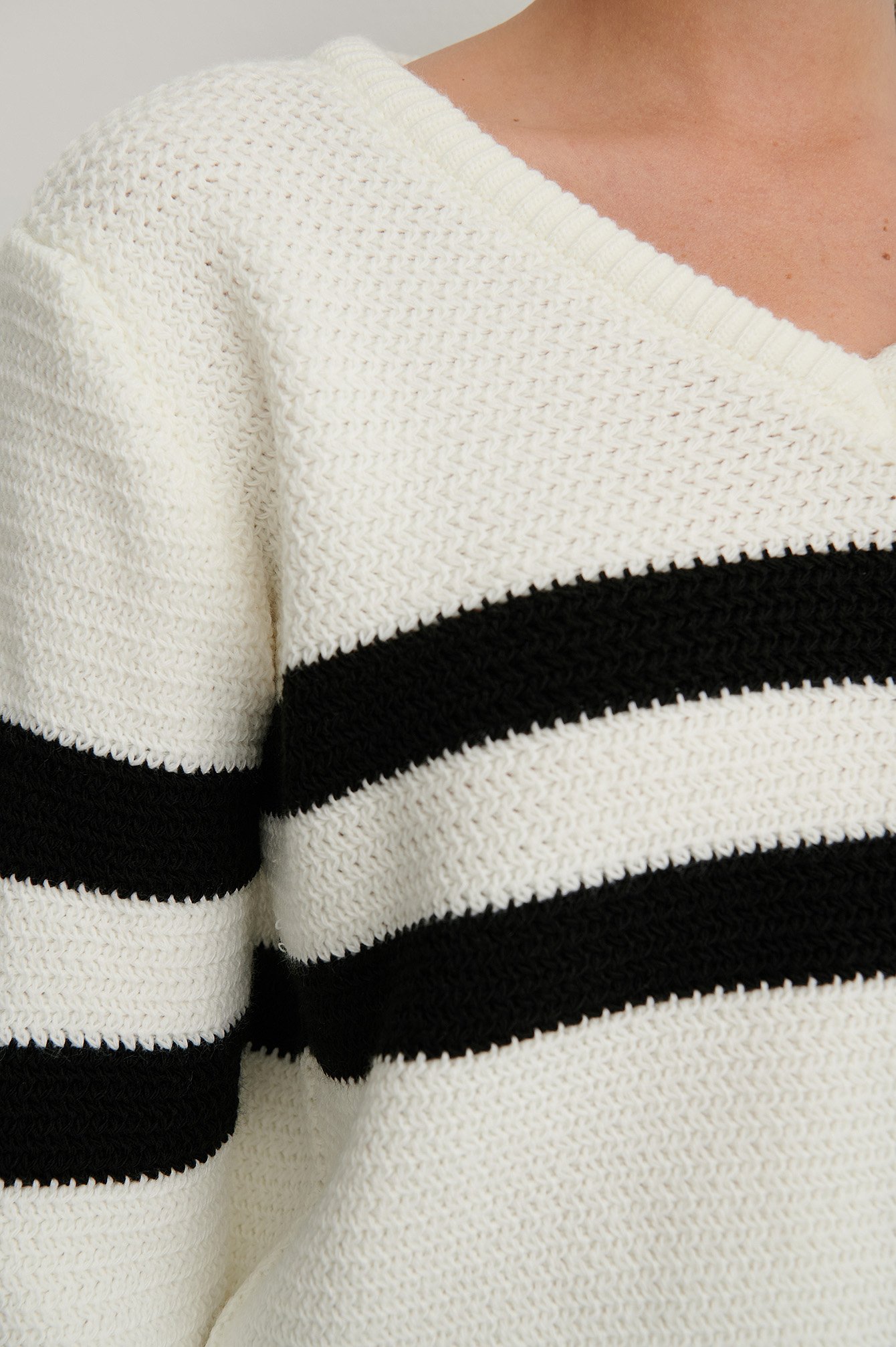 White/Black Stripe Detail V-neck Knitted Sweater