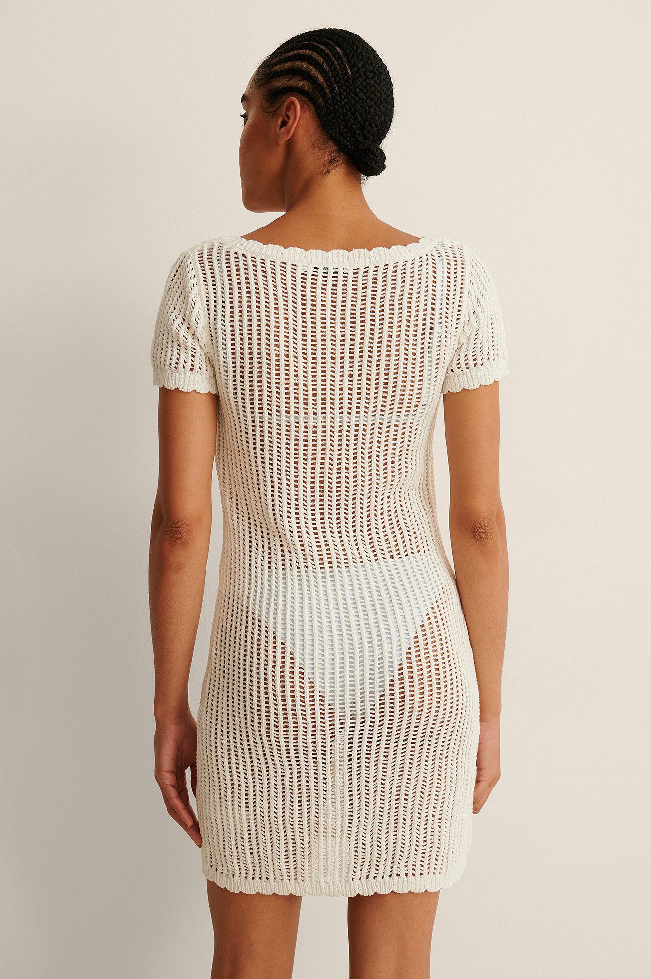 Offwhite Ekologiczna dziergana minisukienka sukienka o wyraźnym fasonie