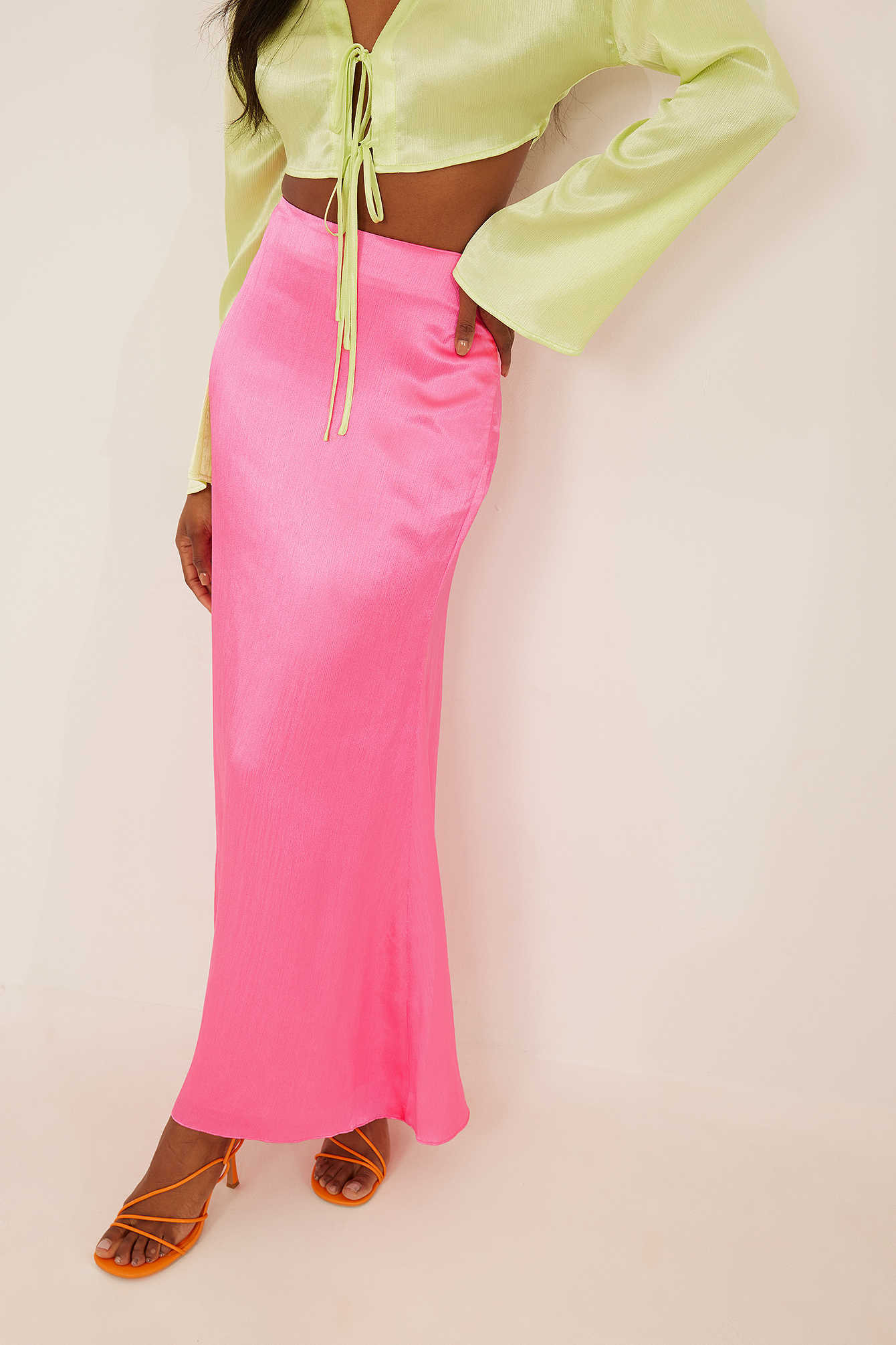 NA-KD Trend Structured Maxi Satin Skirt - Pink