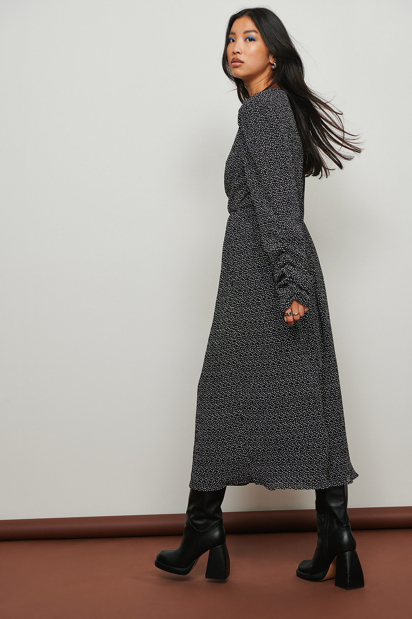 Structured Midi Long Sleeve Dress 