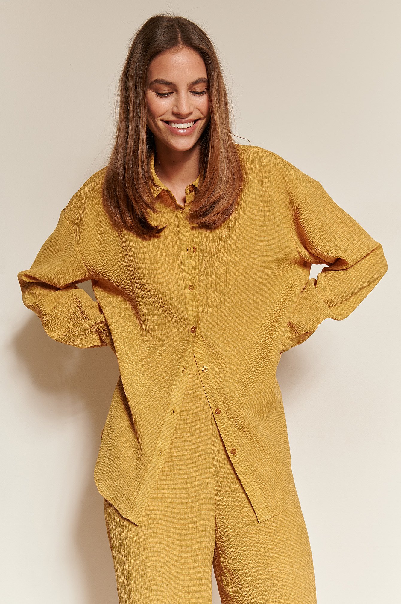 NA-KD Lingerie Bio-Baumwollhemd mit kurzen Ärmeln in Gelb Damen Bekleidung Oberteile Hemden 