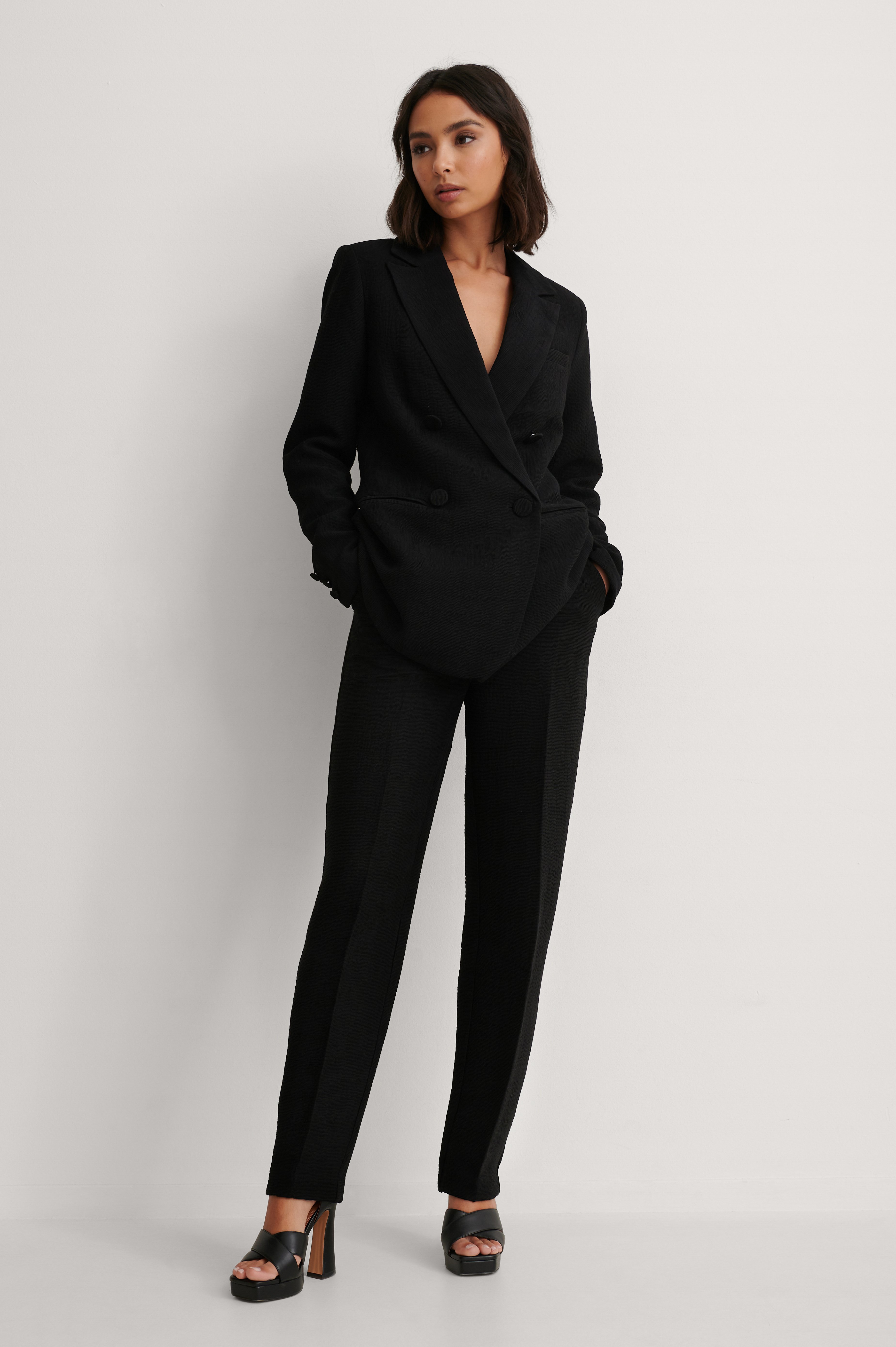 Damen Bekleidung Anzüge NA-KD Handpicked x Strukturierte Hose in Schwarz 