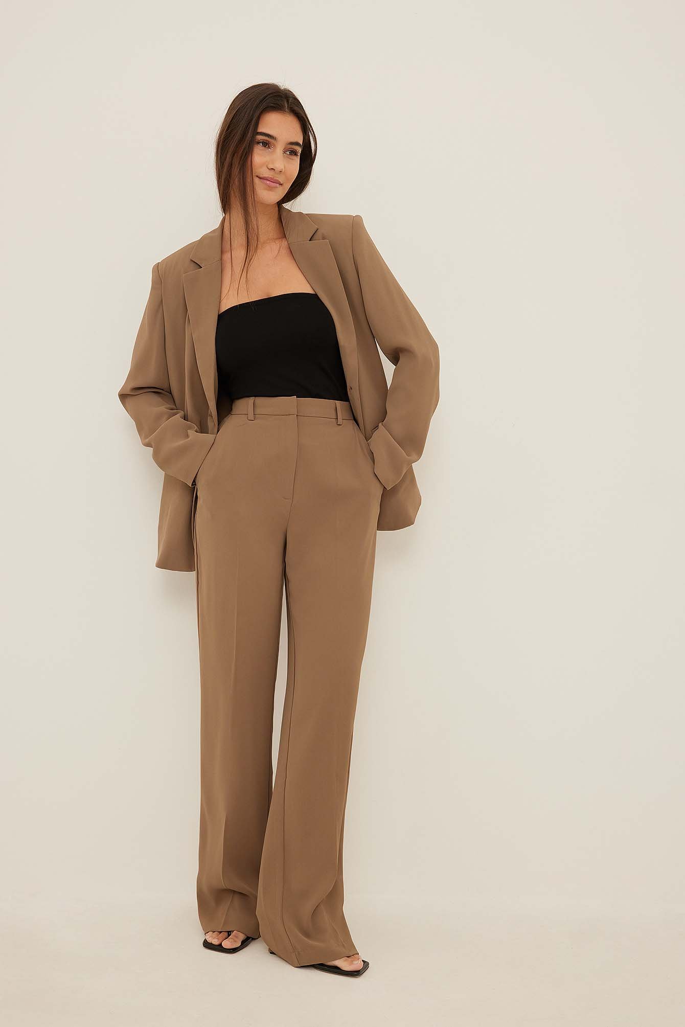 Damen Bekleidung Hosen und Chinos Hose mit gerader Passform NA-KD Synthetik Classic Anzughose in Natur 