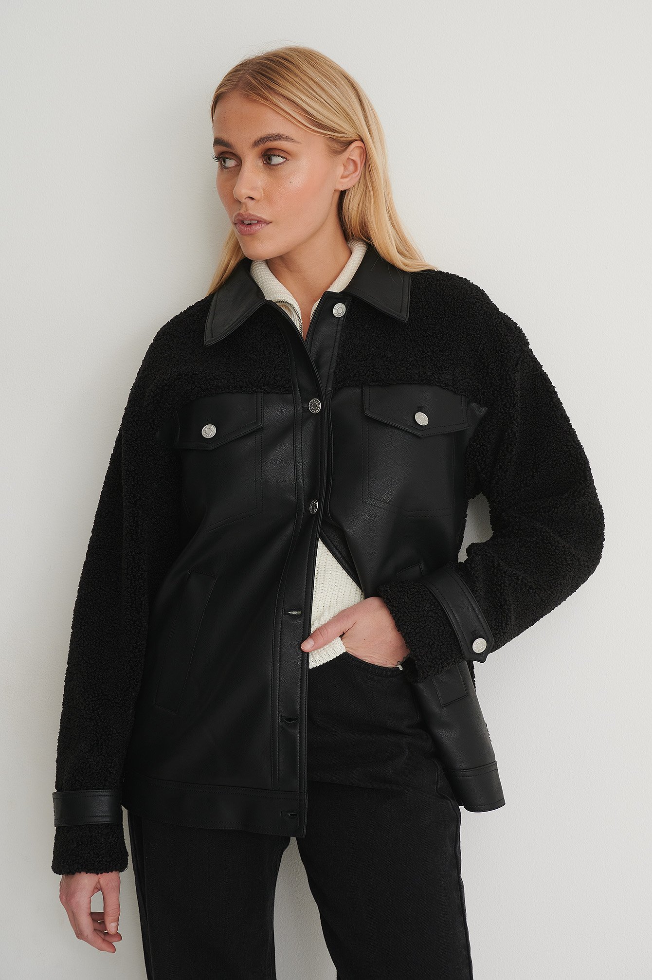 Damen Bekleidung Jacken Freizeitjacken NA-KD Synthetik Trend PU-Jacke in Schwarz 