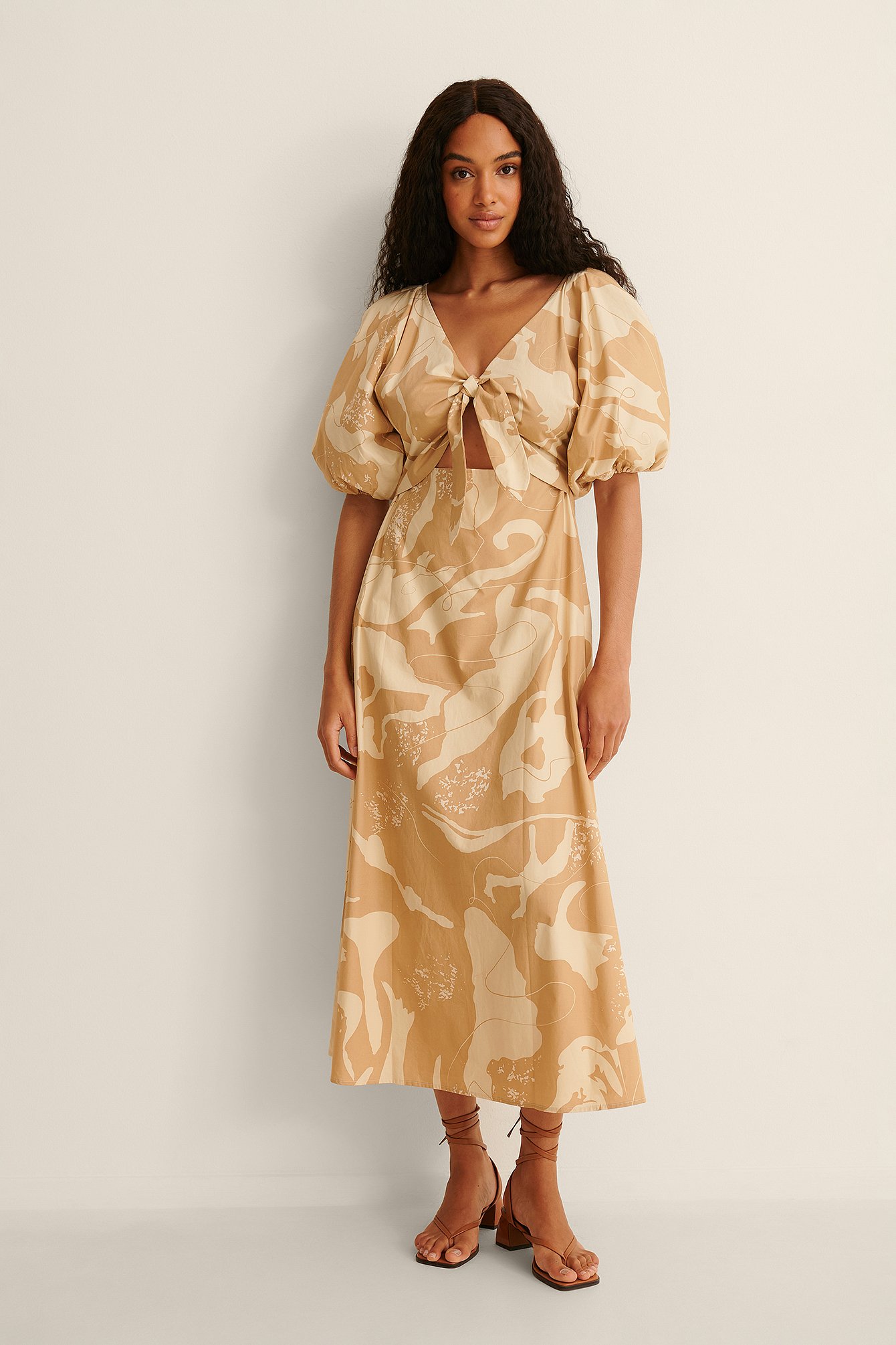Beige Combo Ekologisk klänning med knytdetalj fram