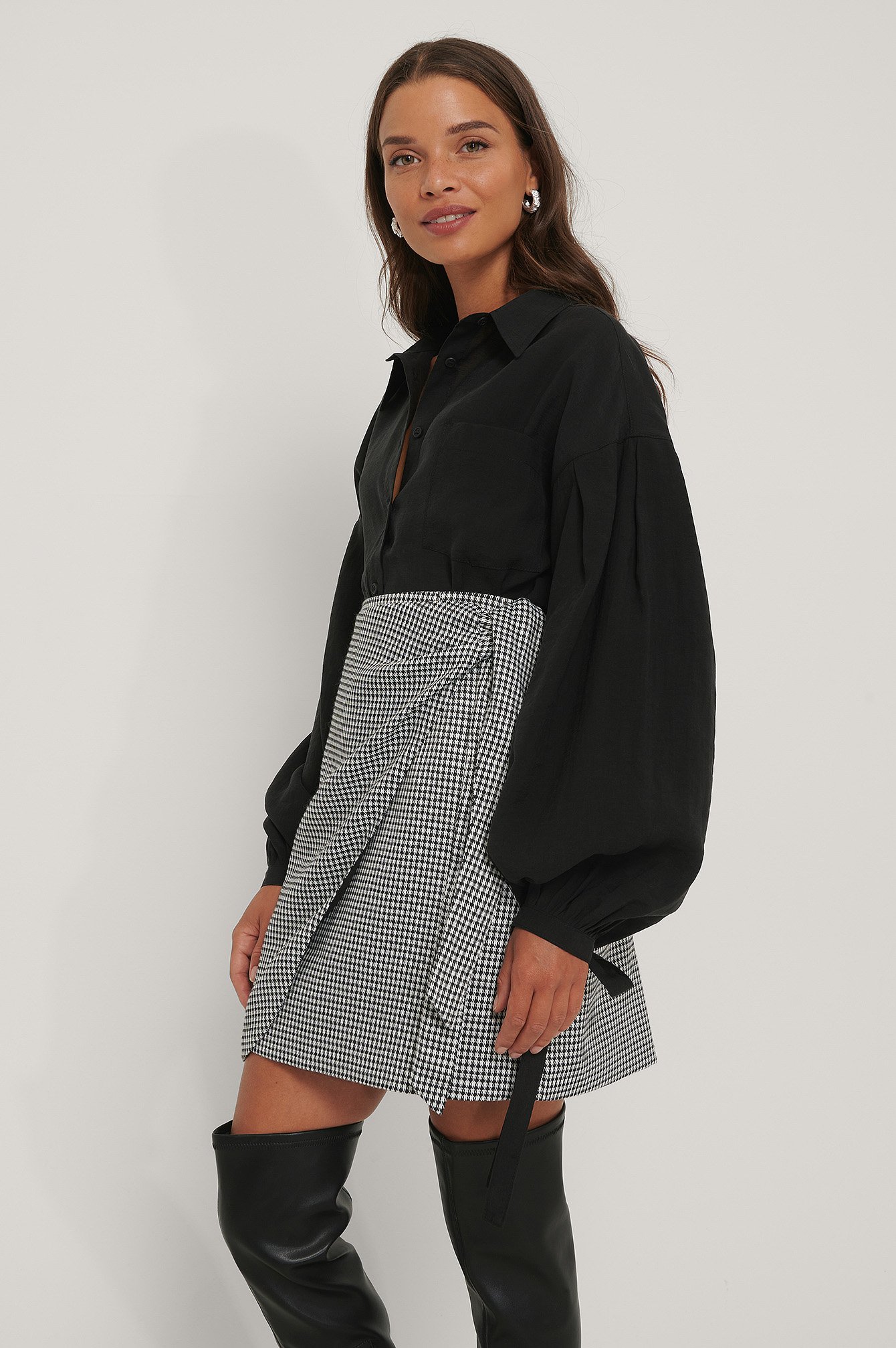 Black/White NA-KD Tie Side Mini Skirt