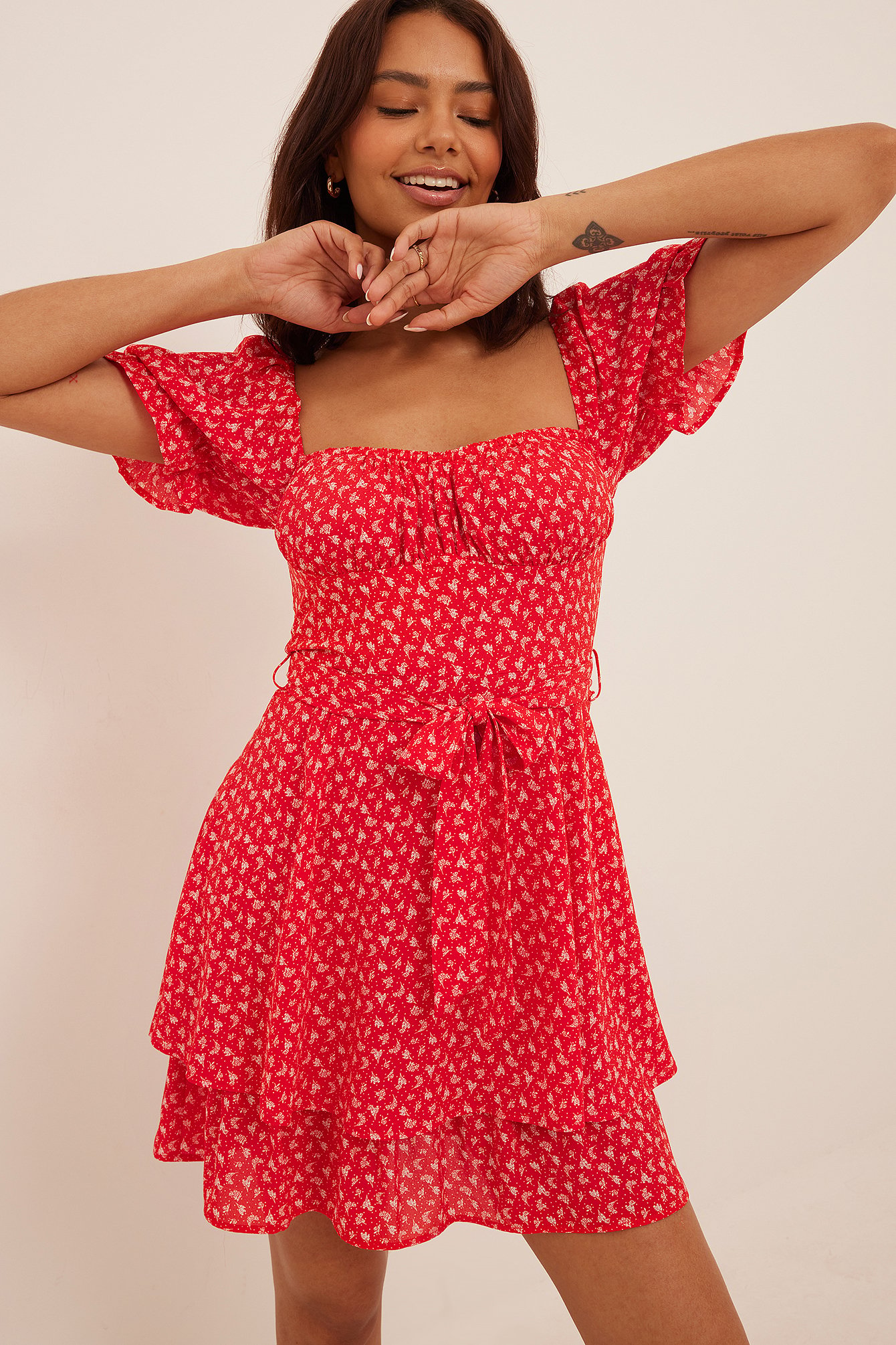 Red Velvet Floral Minikjole med knytting i livet