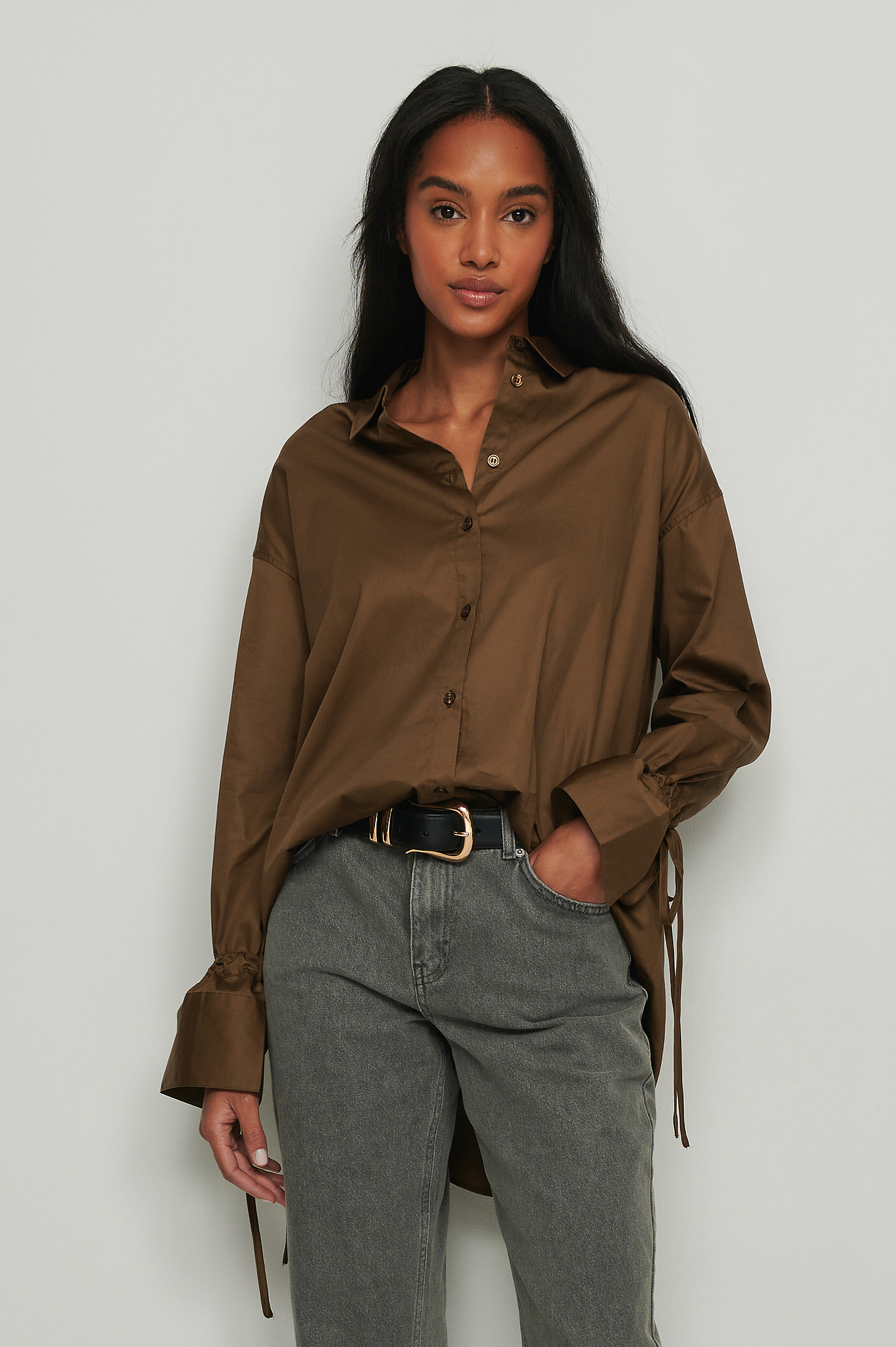 NA-KD Selma Omari x Relaxed Shirt in Braun Damen Bekleidung Oberteile Hemden 