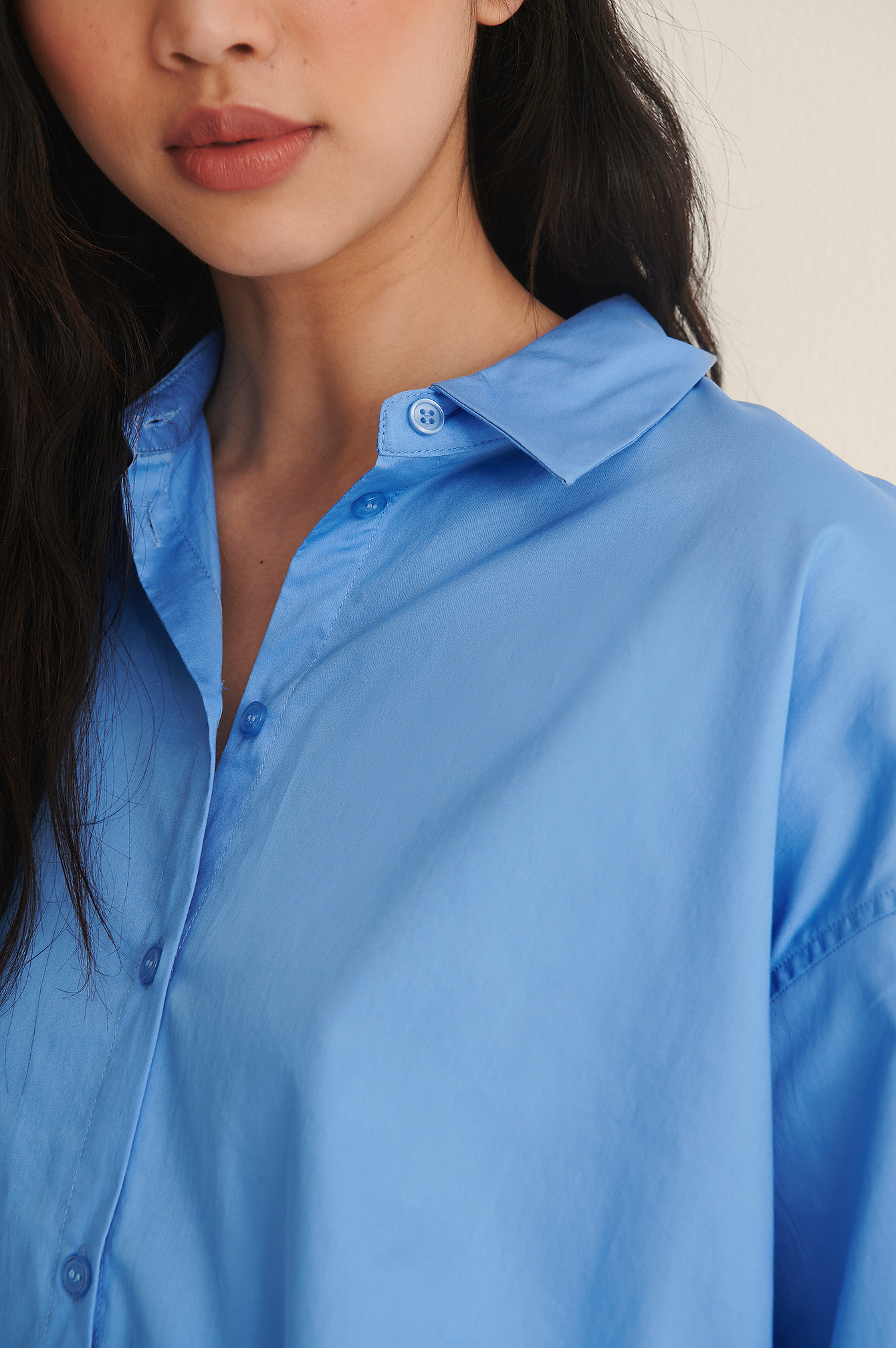 NA-KD Baumwolle Reborn Shirt mit gebundenen Ärmeln in Blau Damen Bekleidung Oberteile Hemden 
