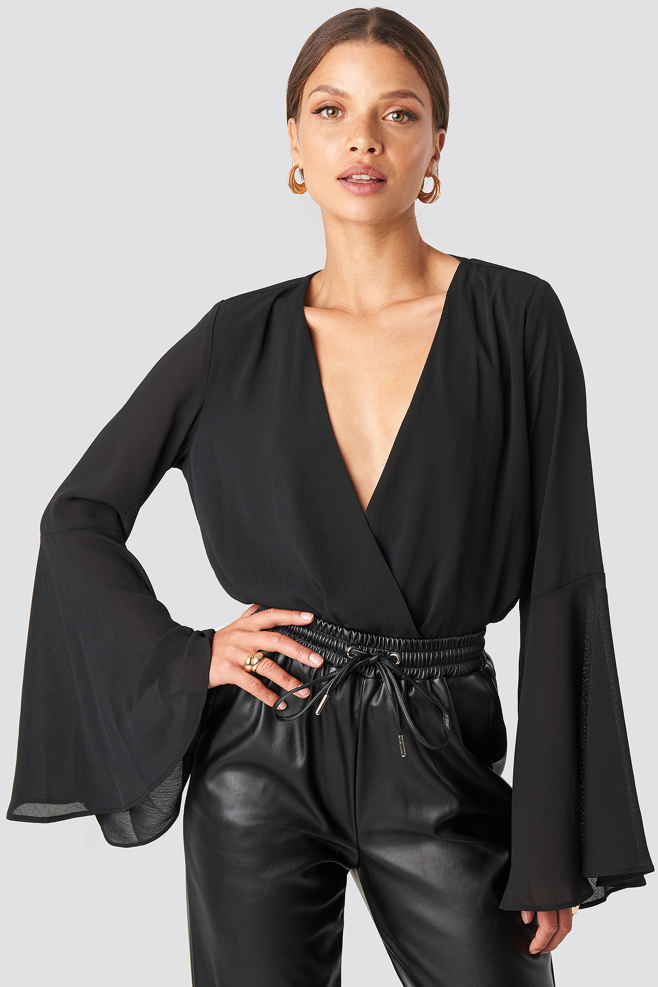 Trumpeth Sleeve Overlap Body Black