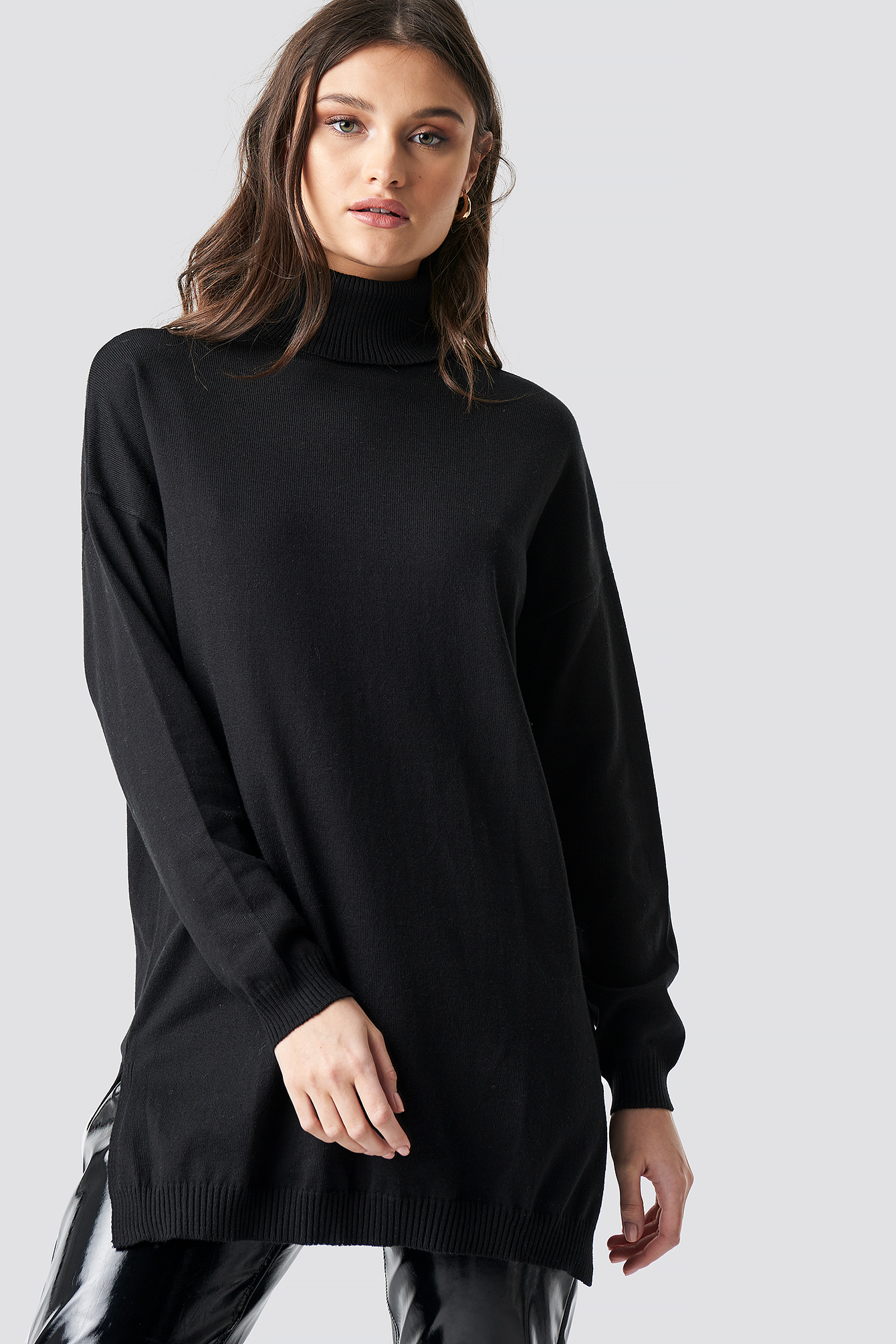 Turtle Neck Long Sweater Black