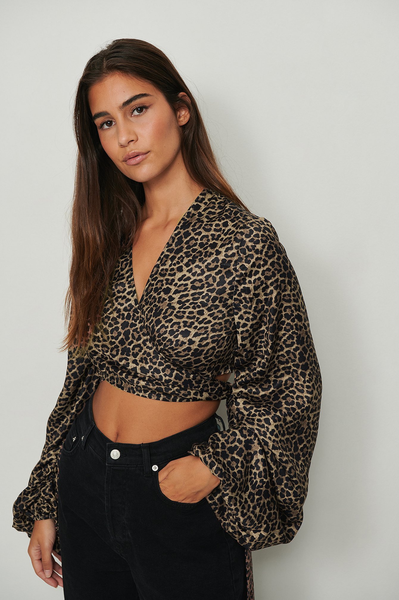 Twist Front Gathered Sleeve Blouse Leopard | NA-KD