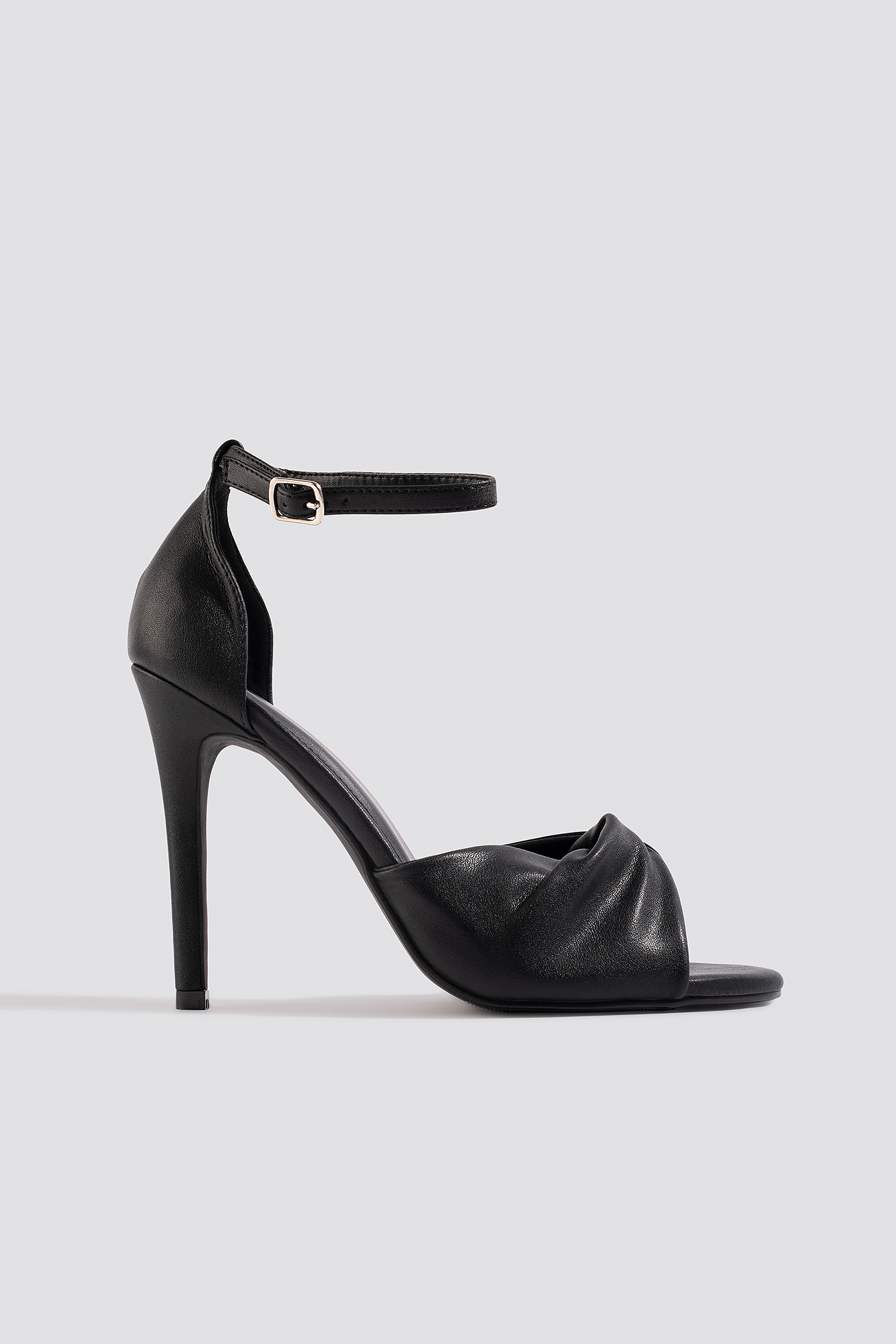 Twist Vamp Heel Sandal Black