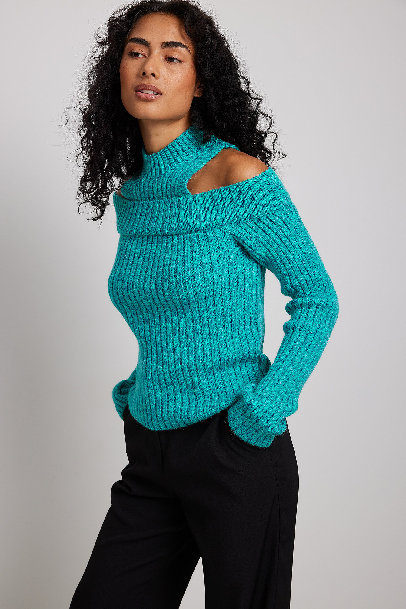 Turquoise To-i-en ribbet strikket sweater