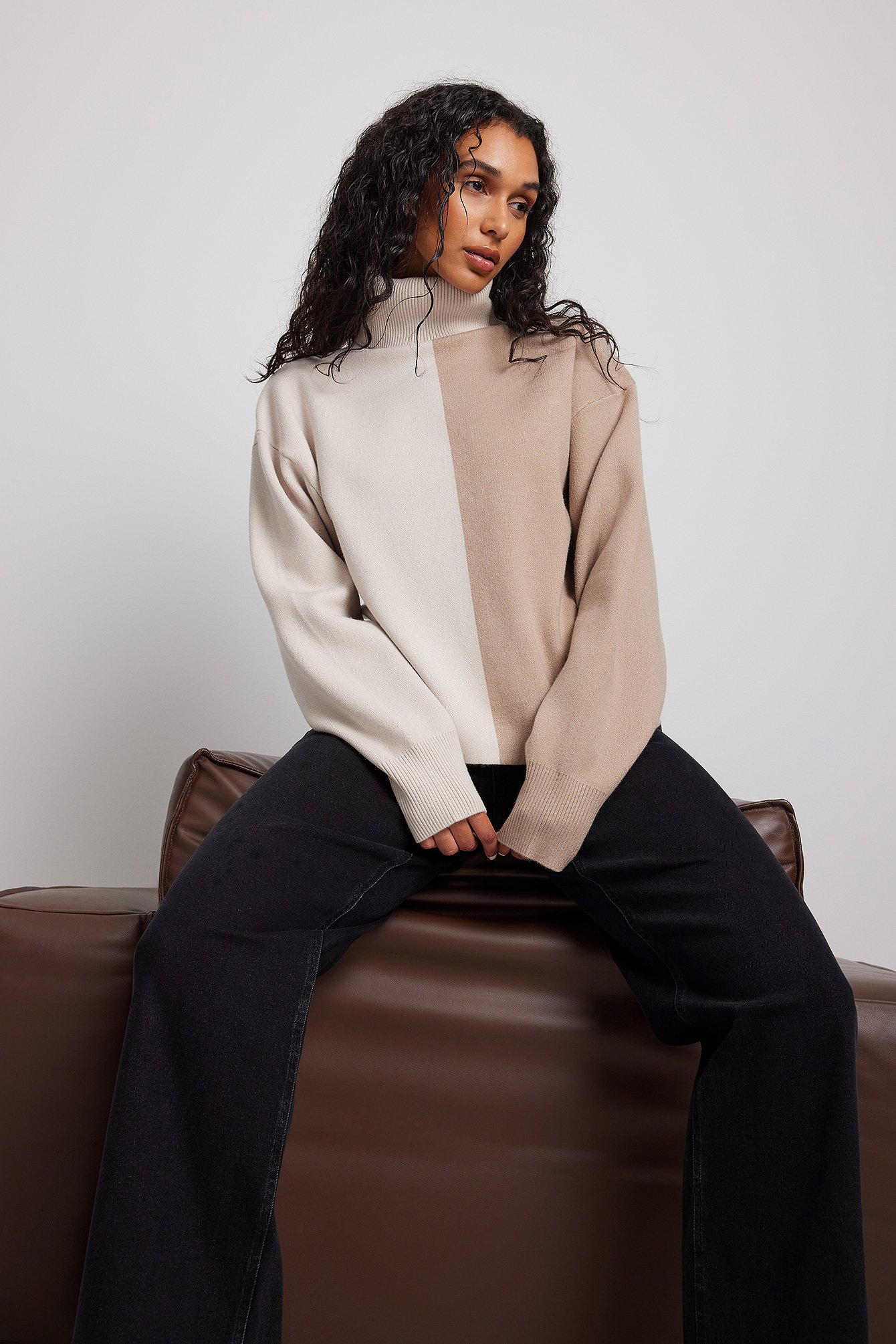 Rianne Meijer x NA-KD Tofarvet sweater - Beige