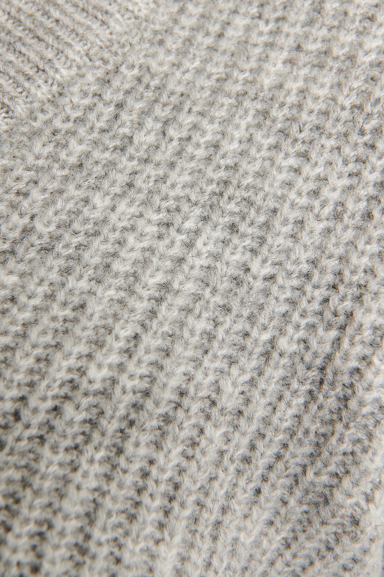 NA-KD Handpicked x Sweater mit V-Ausschnitt in Grau Damen Bekleidung Anzüge 