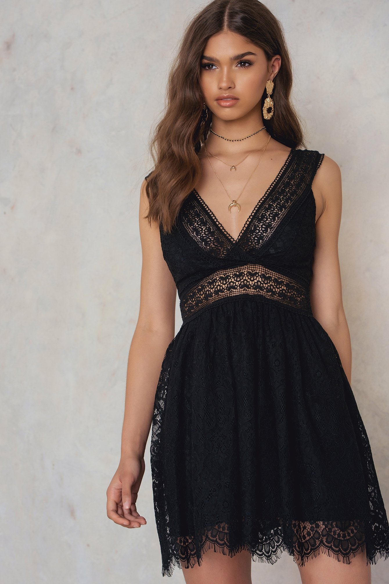 V Neck Mini Lace Dress Black | NA-KD