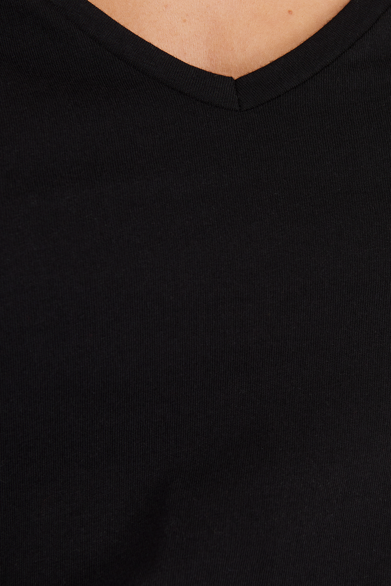 V-neck Tee Black