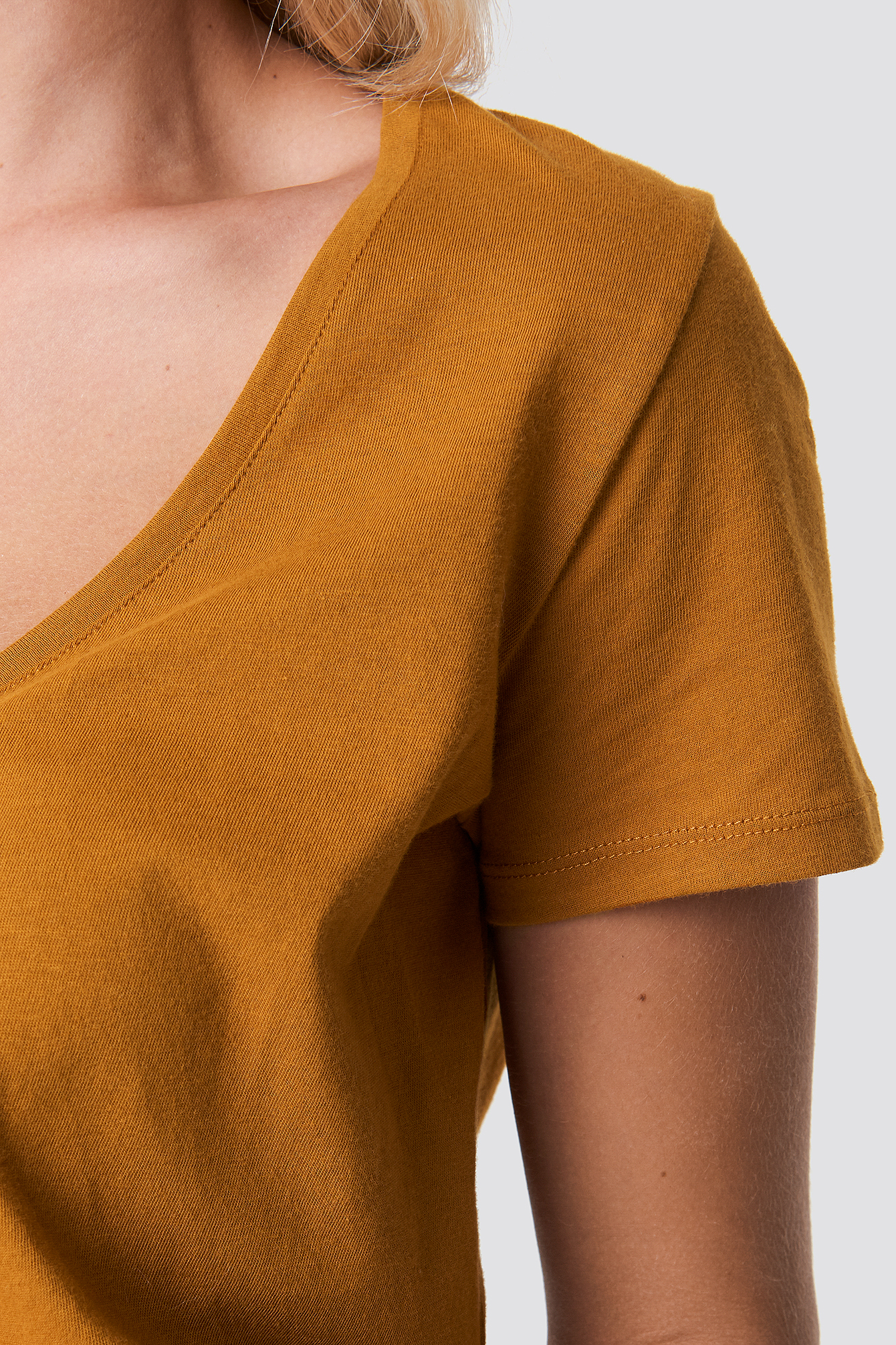 V-neck Tee Dark Mustard