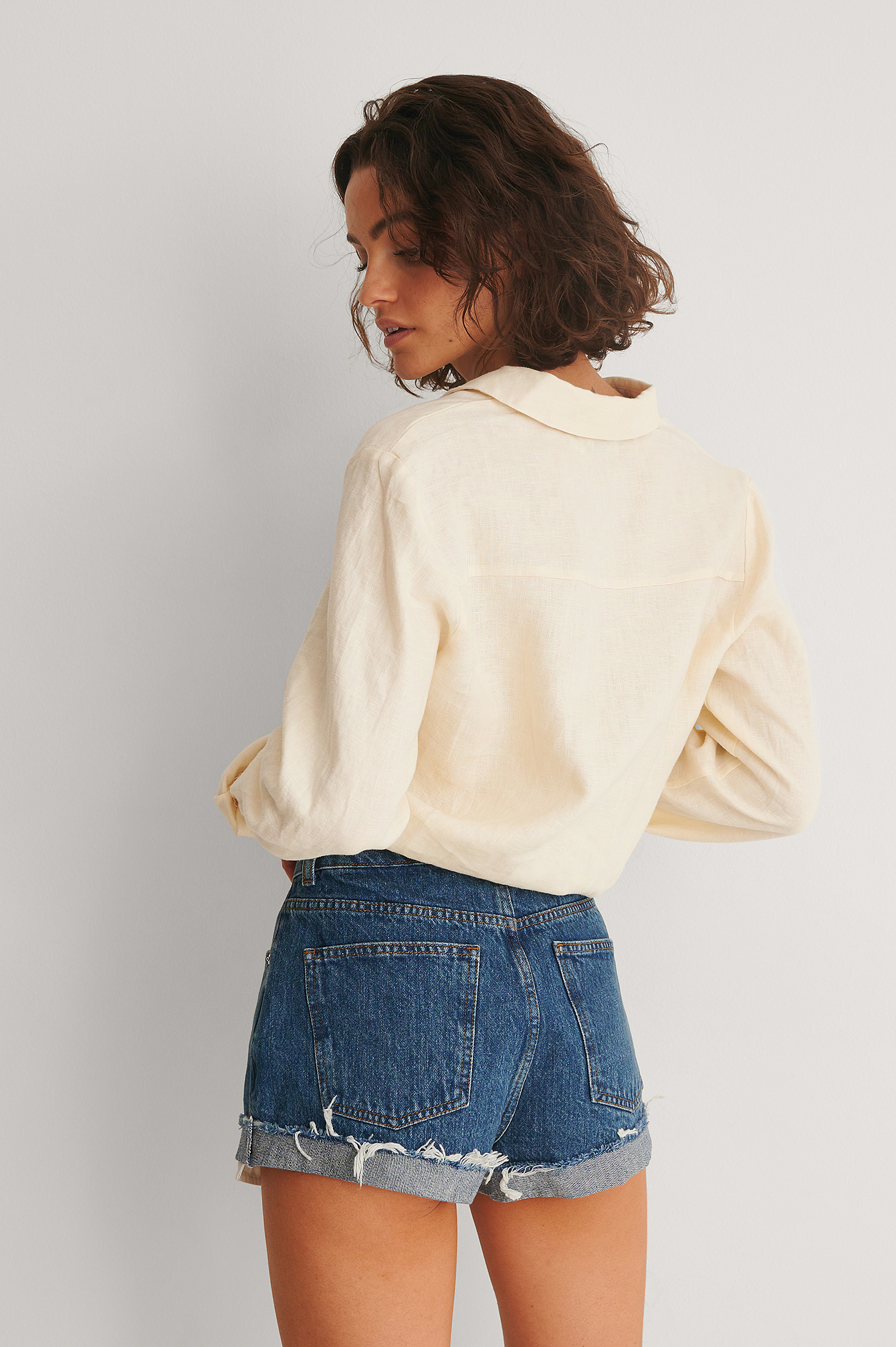 NA-KD Trend Recycelte Kurze Fold Up Denimhose im Vintage-Look in Blau Damen Bekleidung Kurze Hosen Jeans-Shorts und Denim-Shorts 