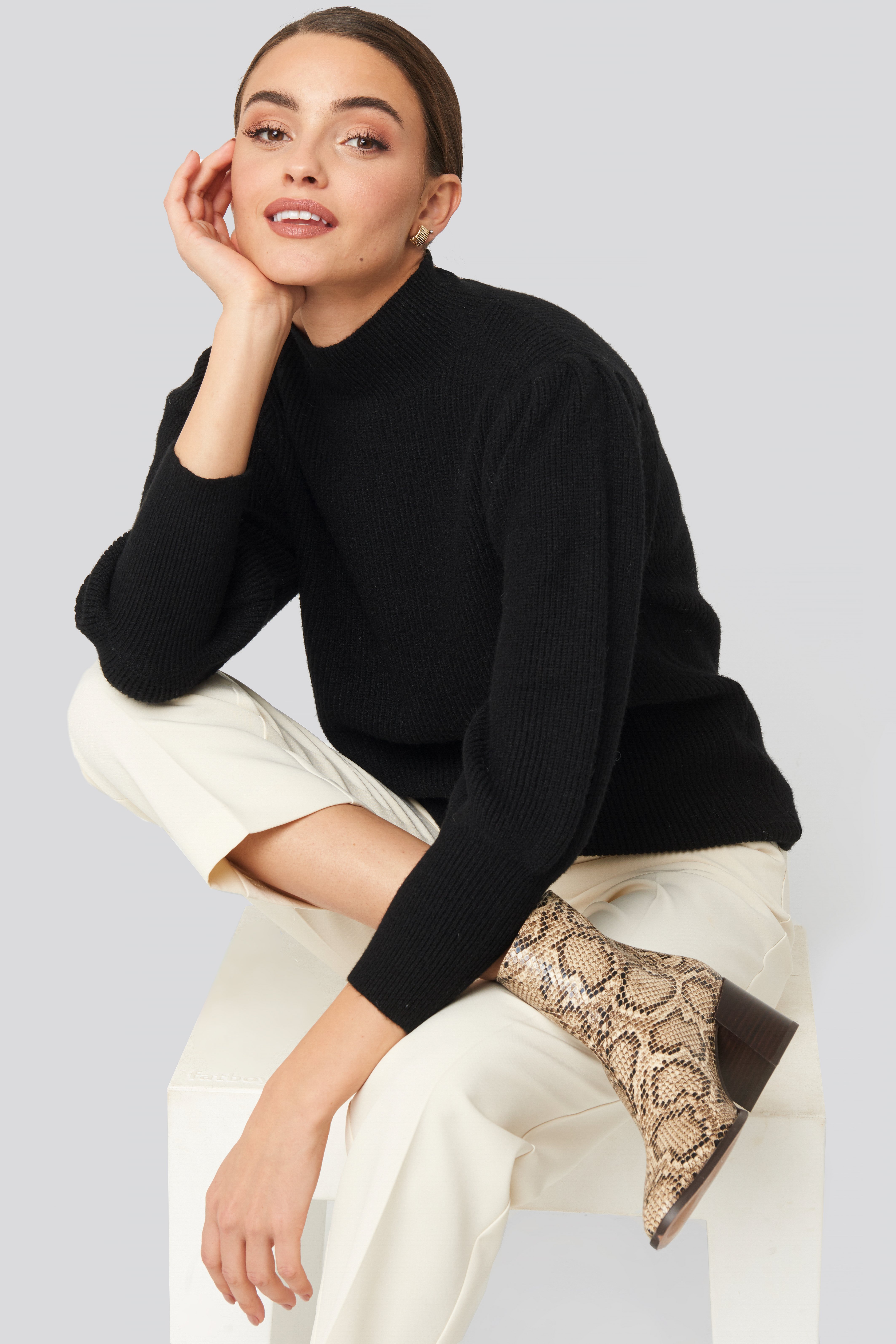 Wide Cuff Balloon Sleeve Knitted Sweater Schwarz