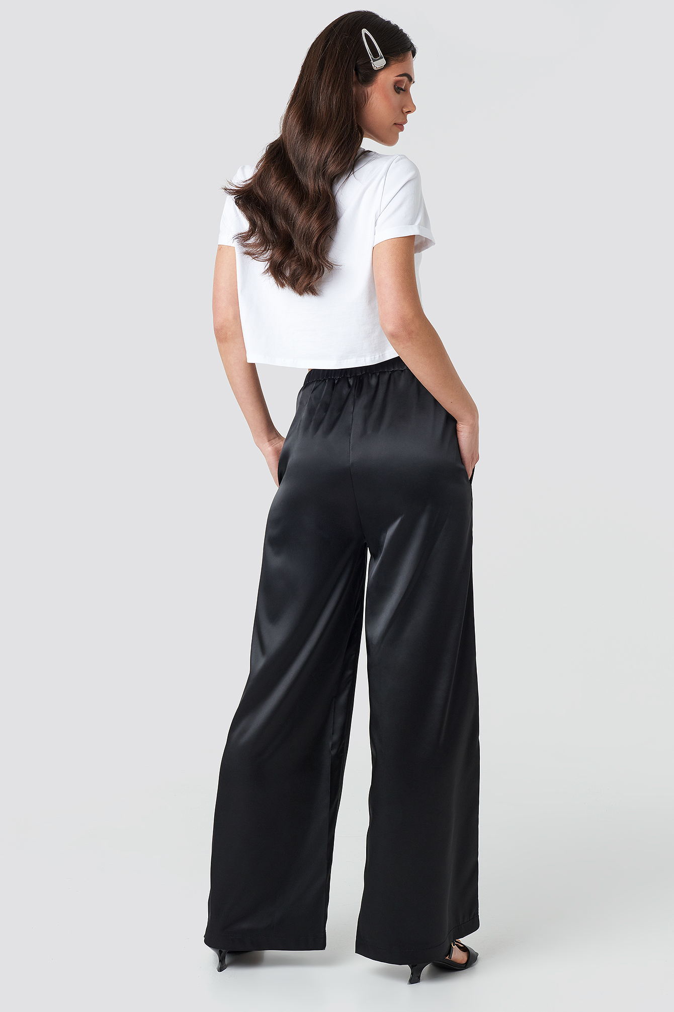Wide Leg Satin Trousers Zwart | na-kd.com