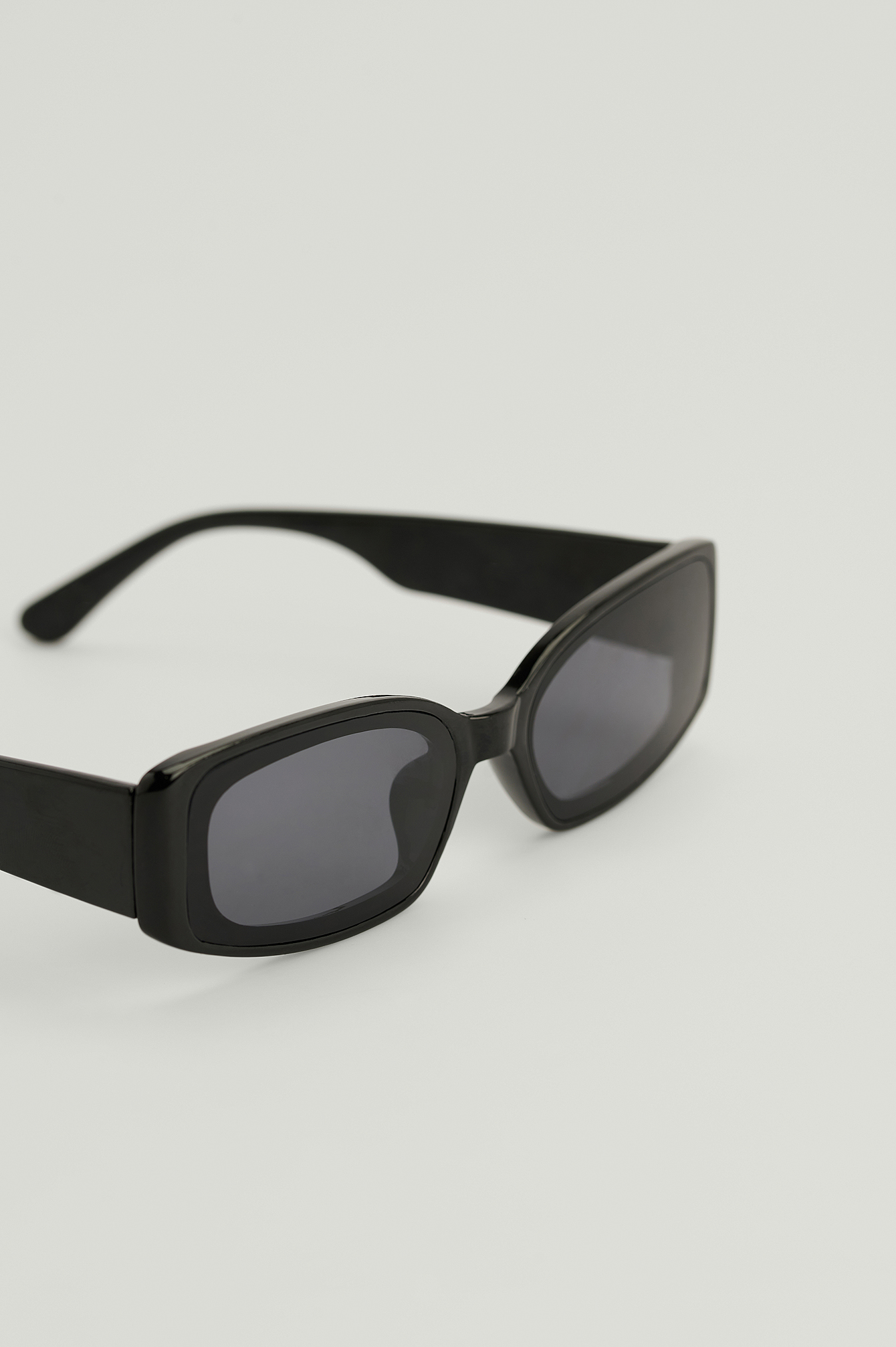 Occhiali da sole con lenti larghe dal look rétro Nero | na-kd.com