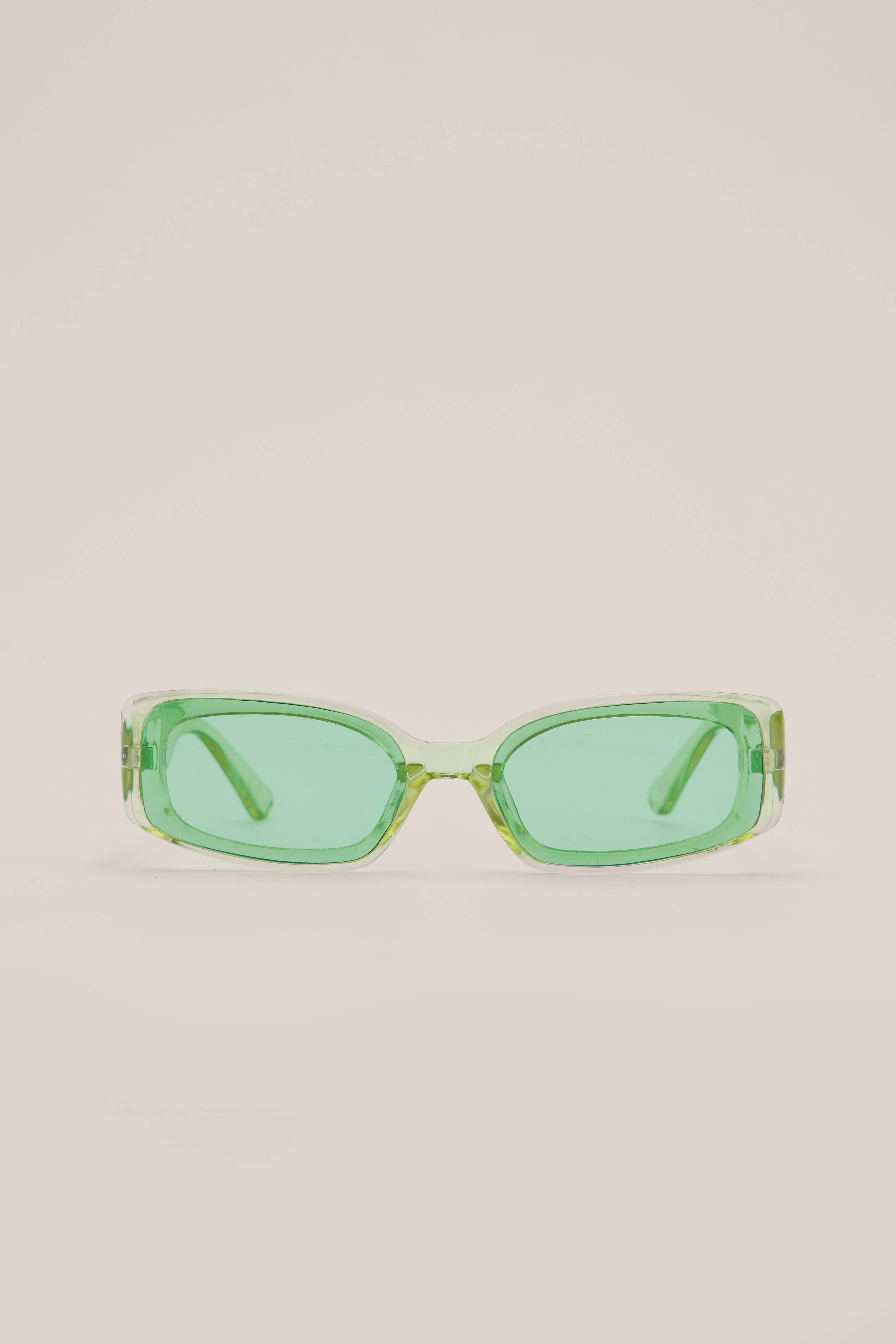 Occhiali da sole con lenti larghe dal look rétro Verde | na-kd.com