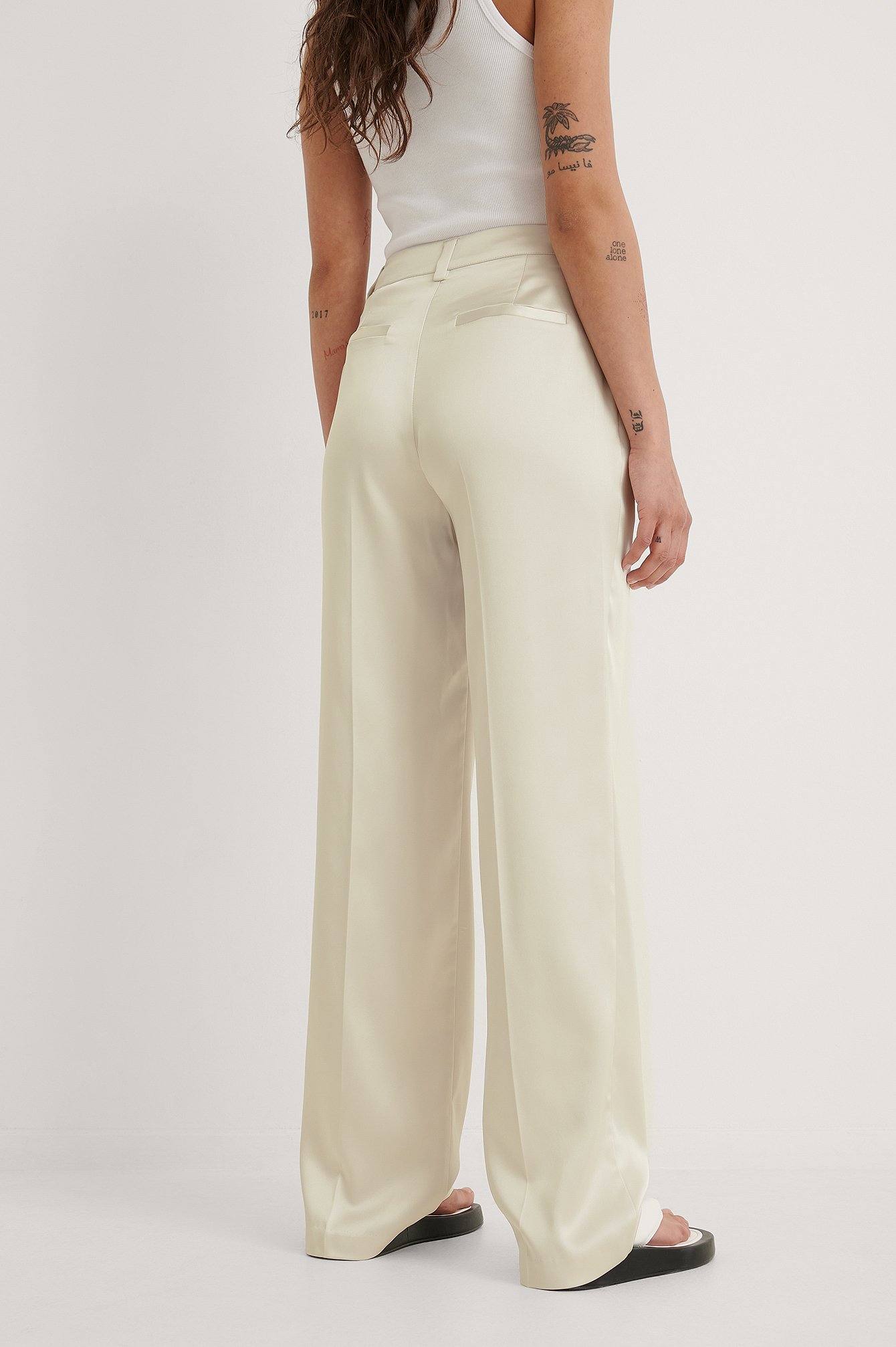 Satijnen broek Gebroken wit | na-kd.com