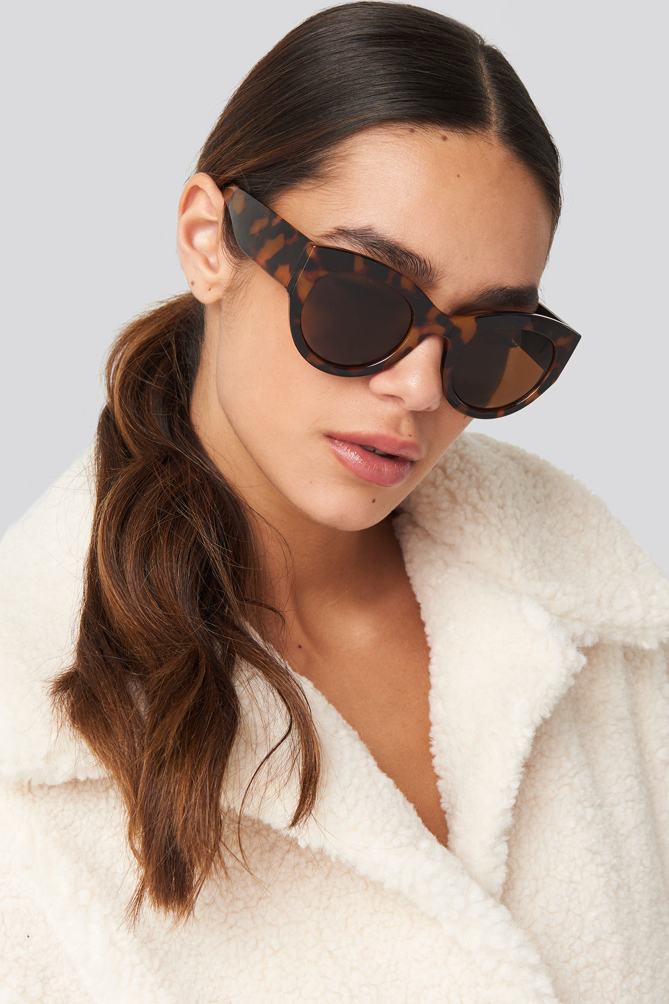 Wide Temple Cateye Sunglasses Svart NAKD