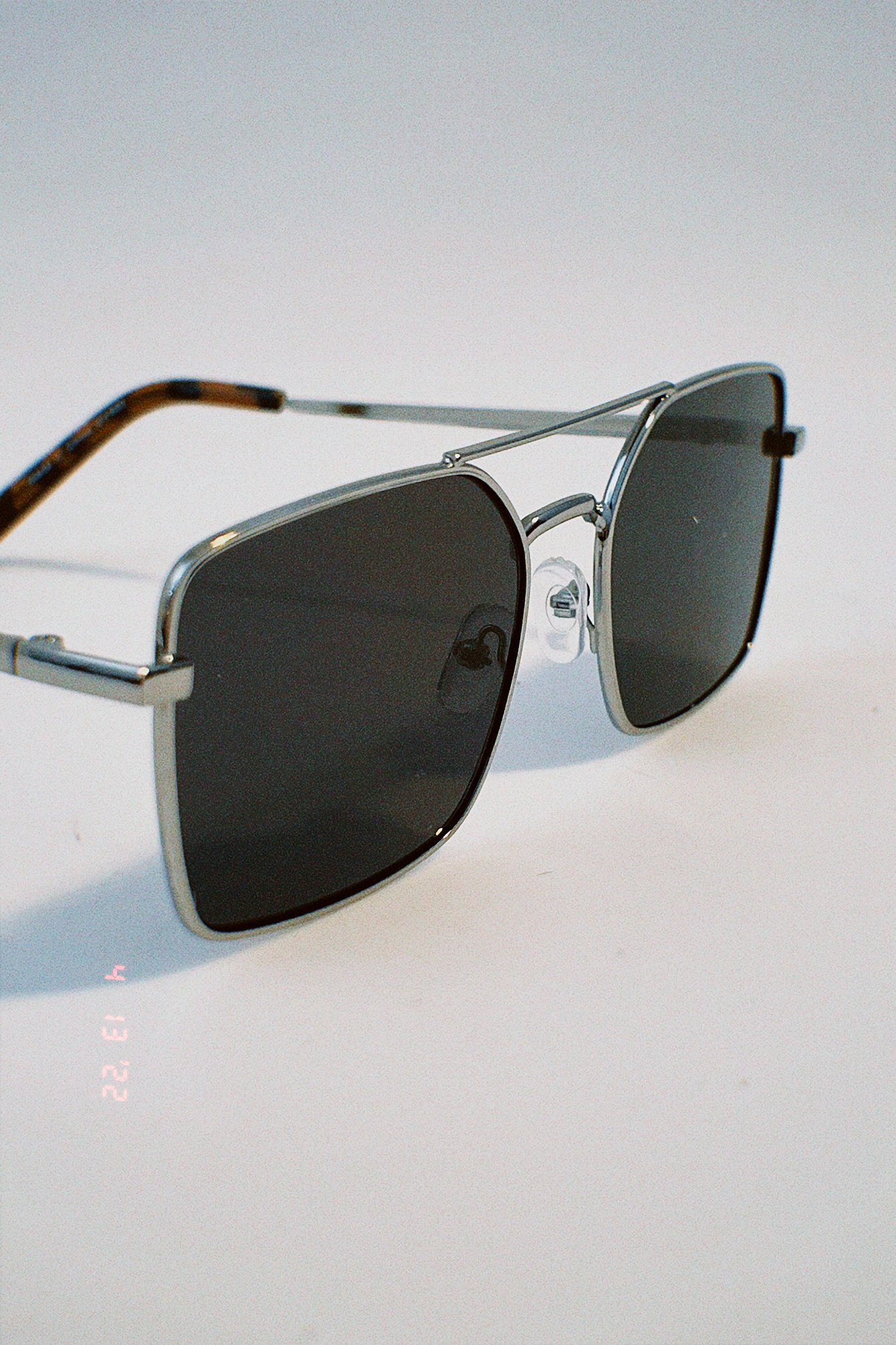 Black/Silver Gerecyclede zonnebril met wijd draadmontuur