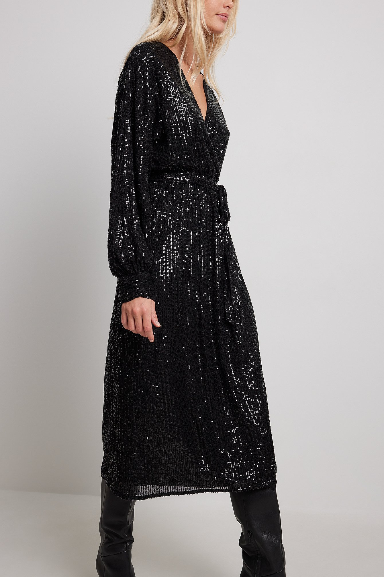 Pailletten Wickelkleid Schwarz NA KD pailletten-wickelkleid-schwarz-na-kd