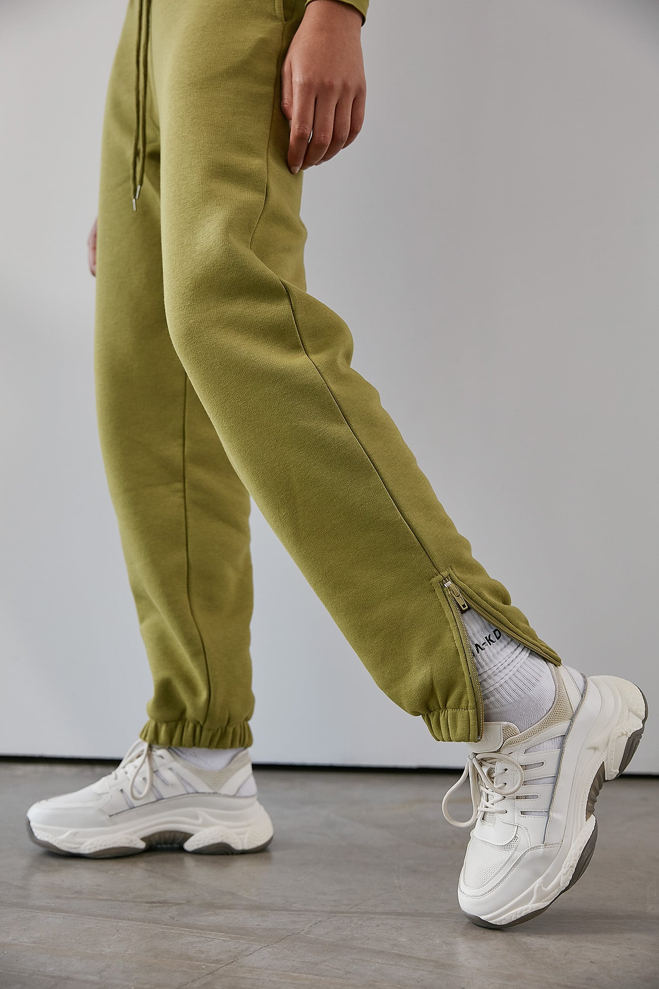 Zippered Hem Sweatpants Green | na-kd.com